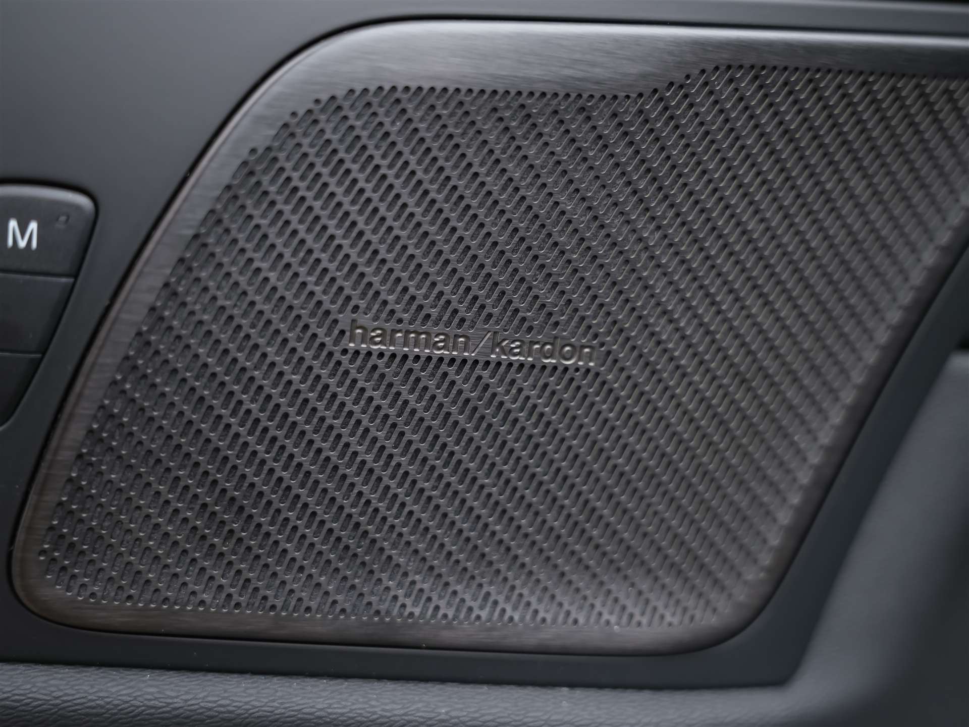 VOLVO XC60 B4 Diesel Mild Hybrid AWD Ultimate Dark Geartronic *Panorama*Head-Up*Standheizung*-image-27