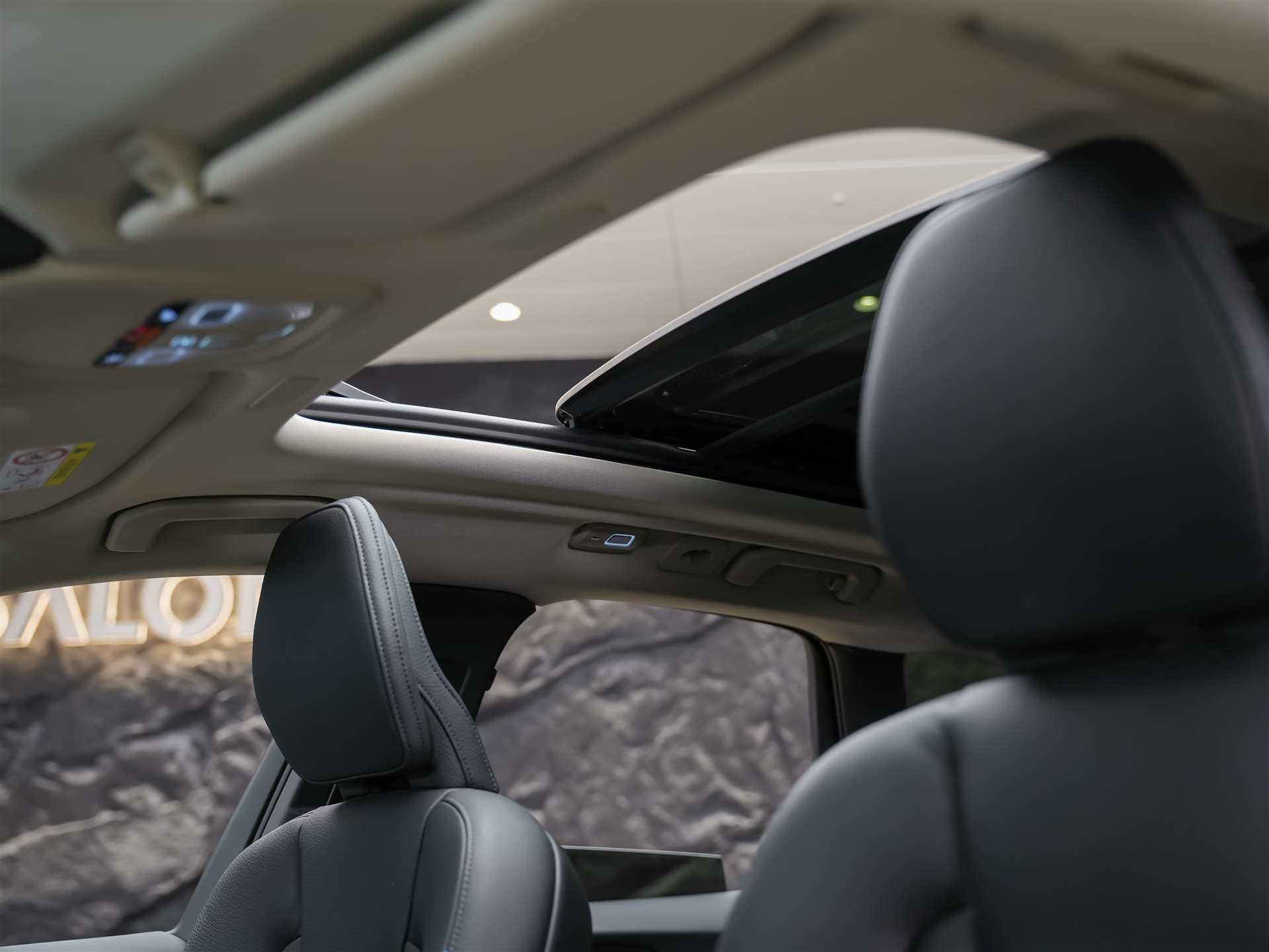 VOLVO XC60 B4 Diesel Mild Hybrid AWD Ultimate Dark Geartronic *Panorama*Head-Up*Standheizung*-image-11