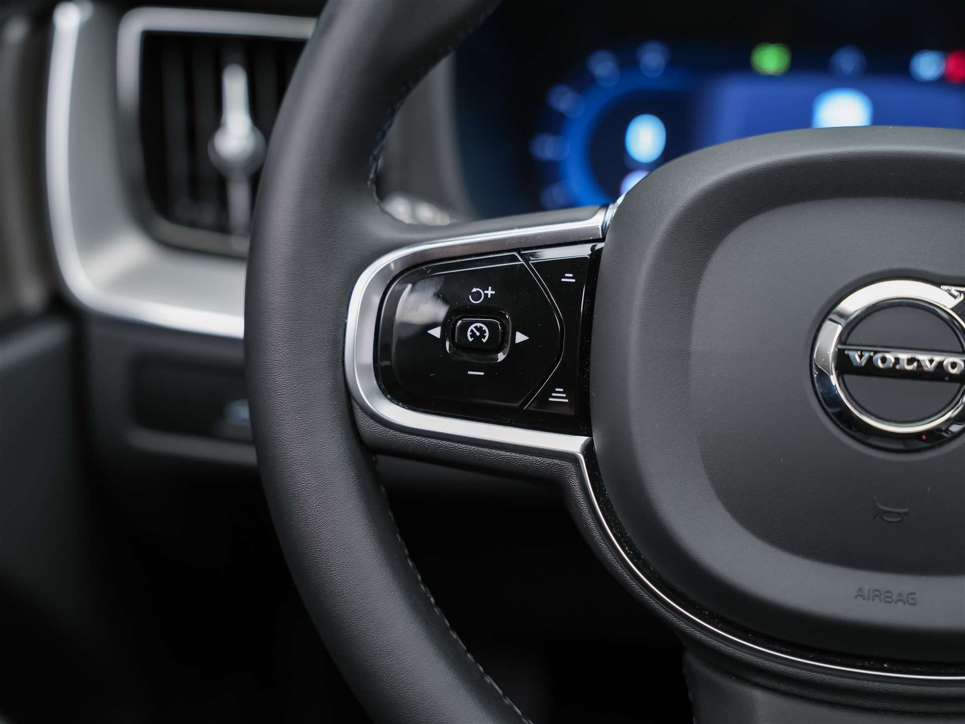 VOLVO XC60 B4 Diesel Mild Hybrid AWD Ultimate Dark Geartronic *Panorama*Head-Up*Standheizung*-image-31