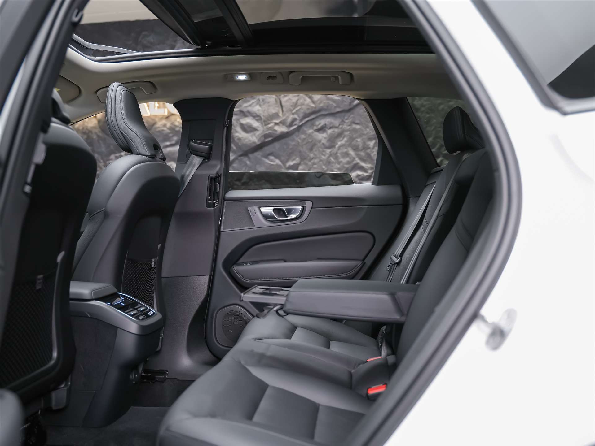 VOLVO XC60 B4 Diesel Mild Hybrid AWD Ultimate Dark Geartronic *Panorama*Head-Up*Standheizung*-image-14