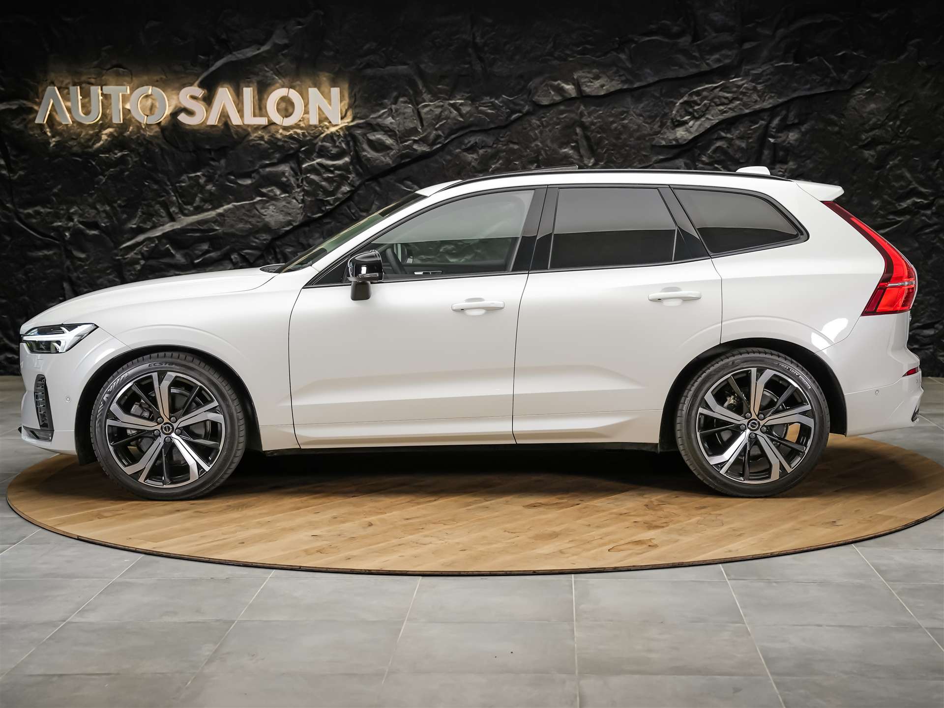 VOLVO XC60 B4 Diesel Mild Hybrid AWD Ultimate Dark Geartronic *Panorama*Head-Up*Standheizung*-showroom-element-2