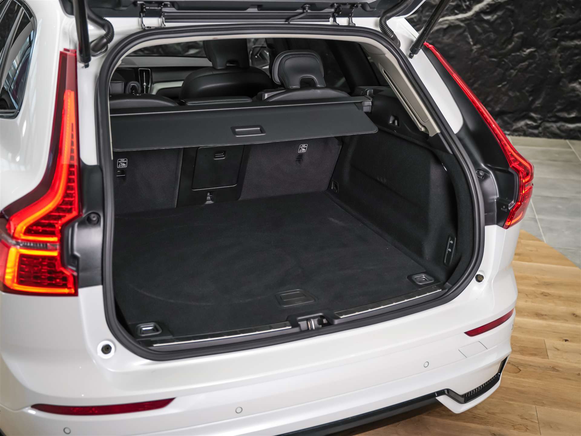VOLVO XC60 B4 Diesel Mild Hybrid AWD Ultimate Dark Geartronic *Panorama*Head-Up*Standheizung*-image-47