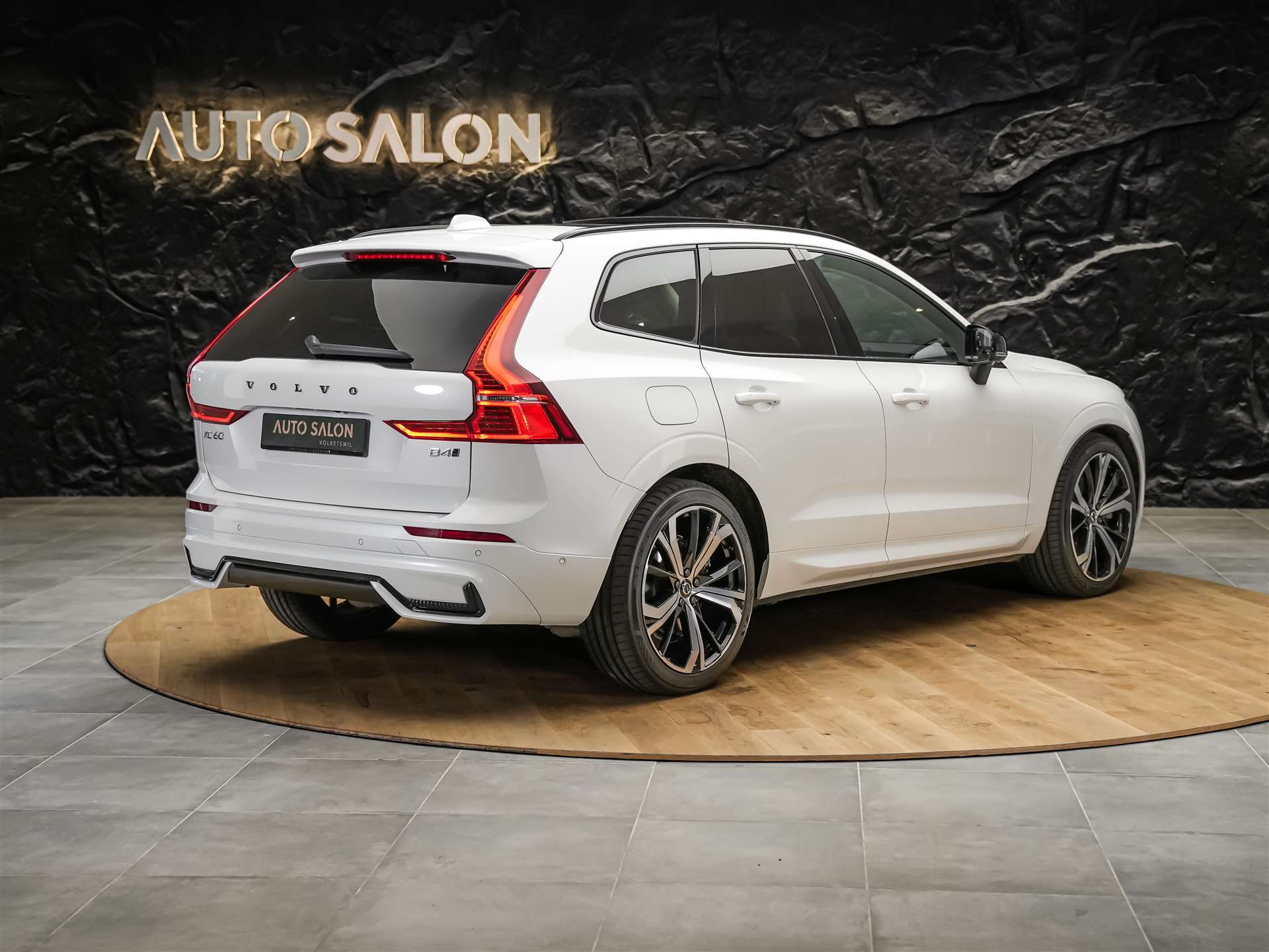 VOLVO XC60 B4 Diesel Mild Hybrid AWD Ultimate Dark Geartronic *Panorama*Head-Up*Standheizung*-image-5
