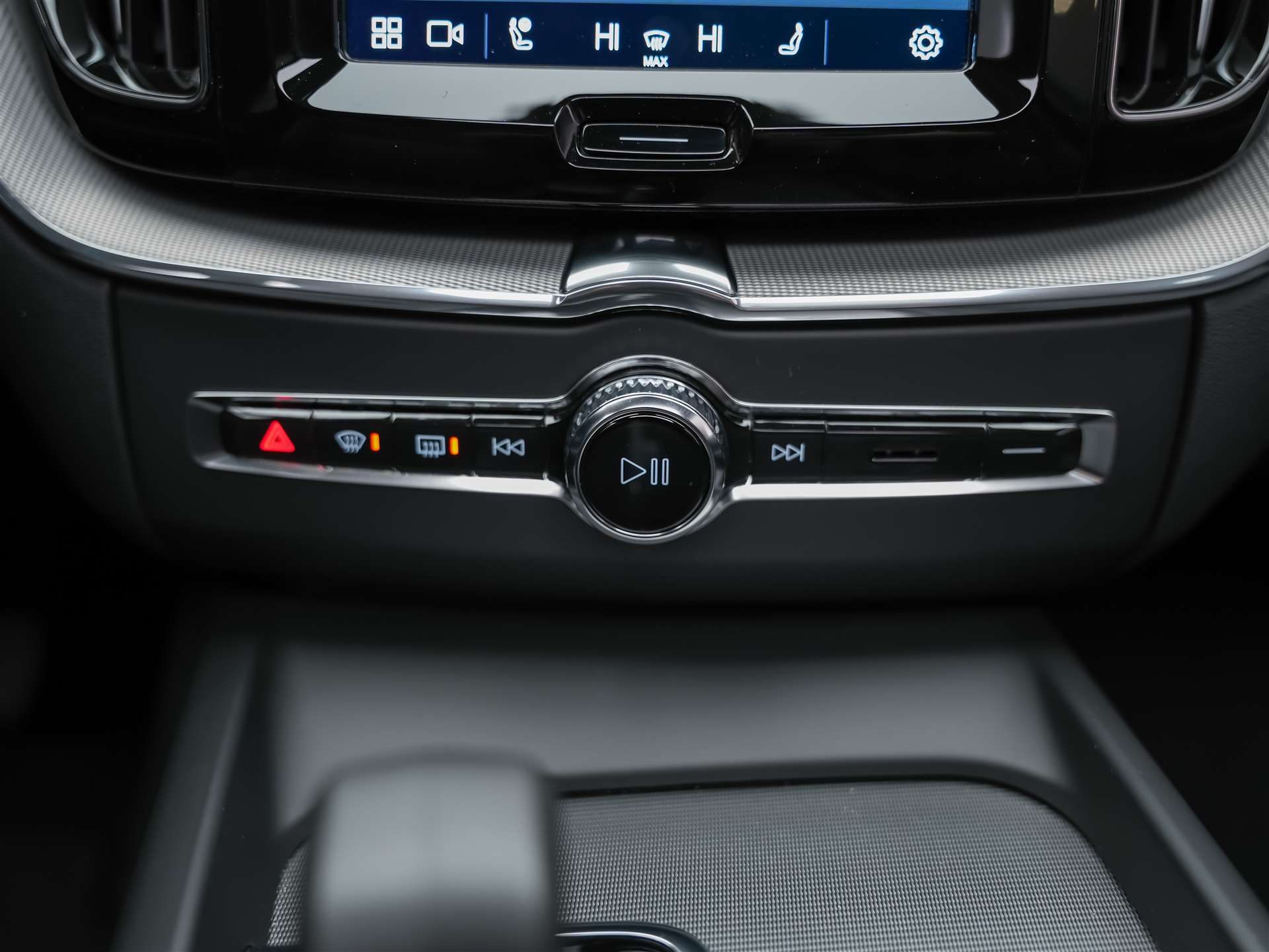 VOLVO XC60 B4 Diesel Mild Hybrid AWD Ultimate Dark Geartronic *Panorama*Head-Up*Standheizung*-image-25