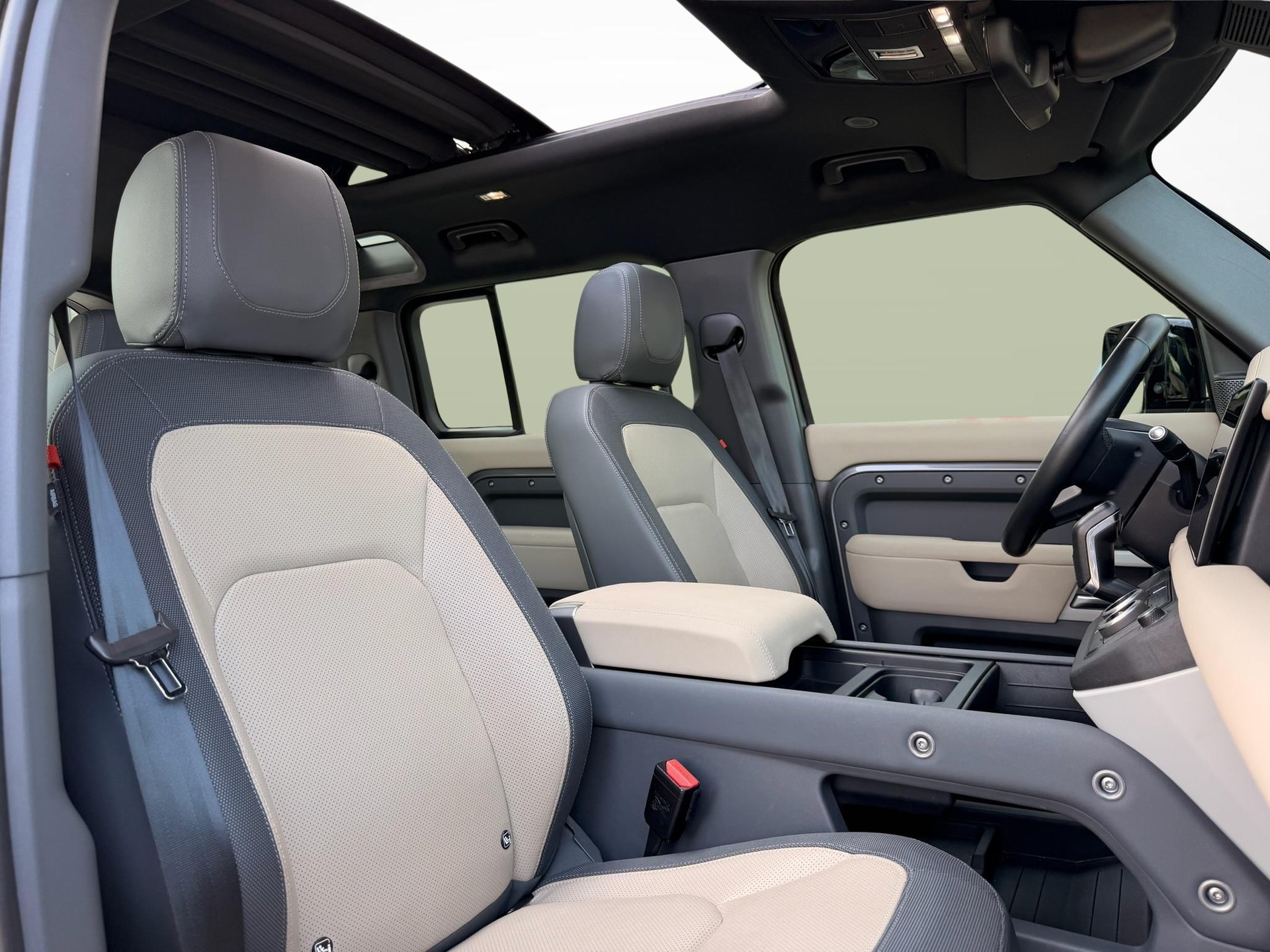 LAND ROVER Defender 110 3.0 D I6 200 X-Dynamic SE-showroom-element-3