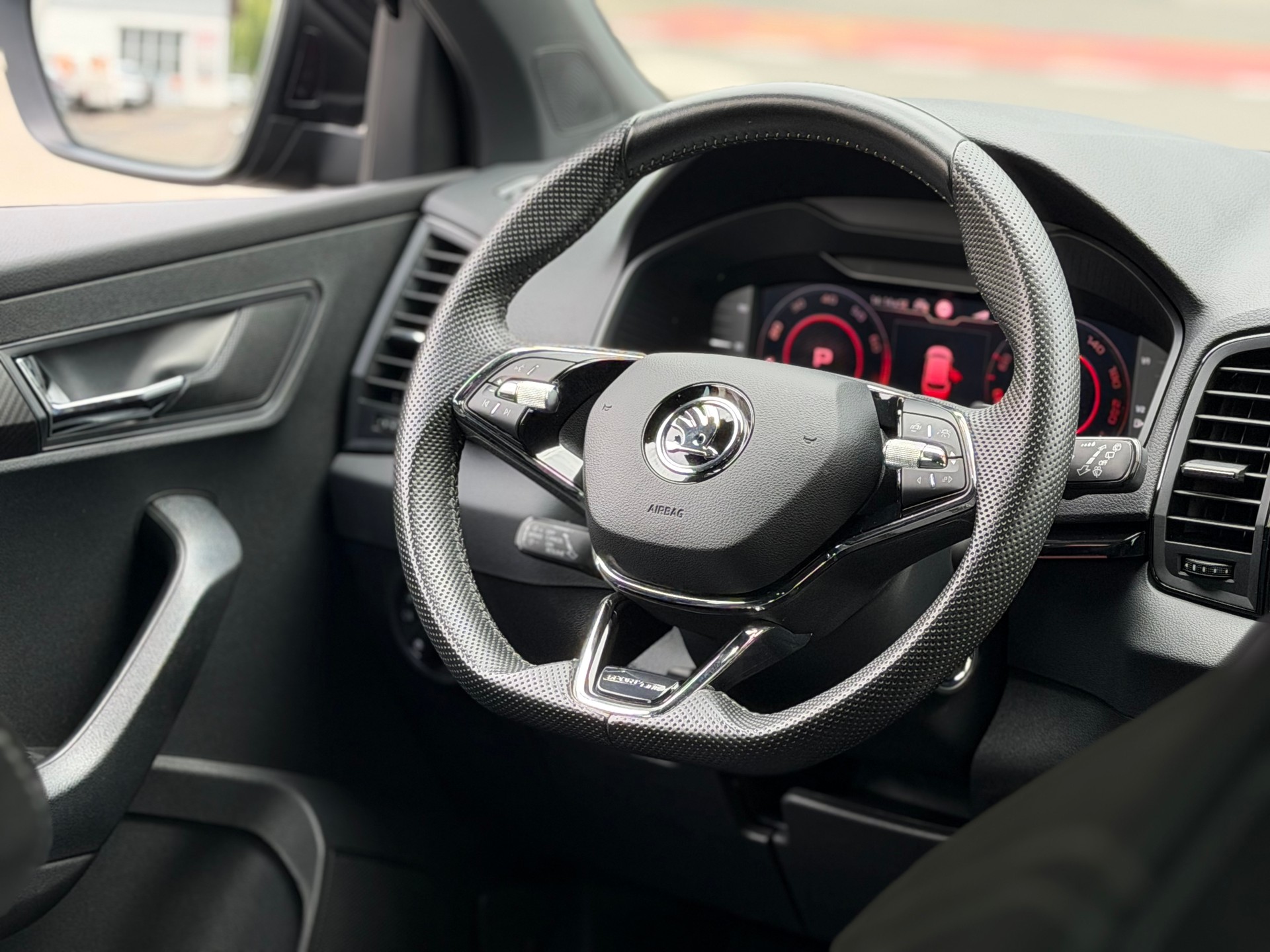 SKODA Karoq 1.5 TSI ACT SportLine DSG-image-10