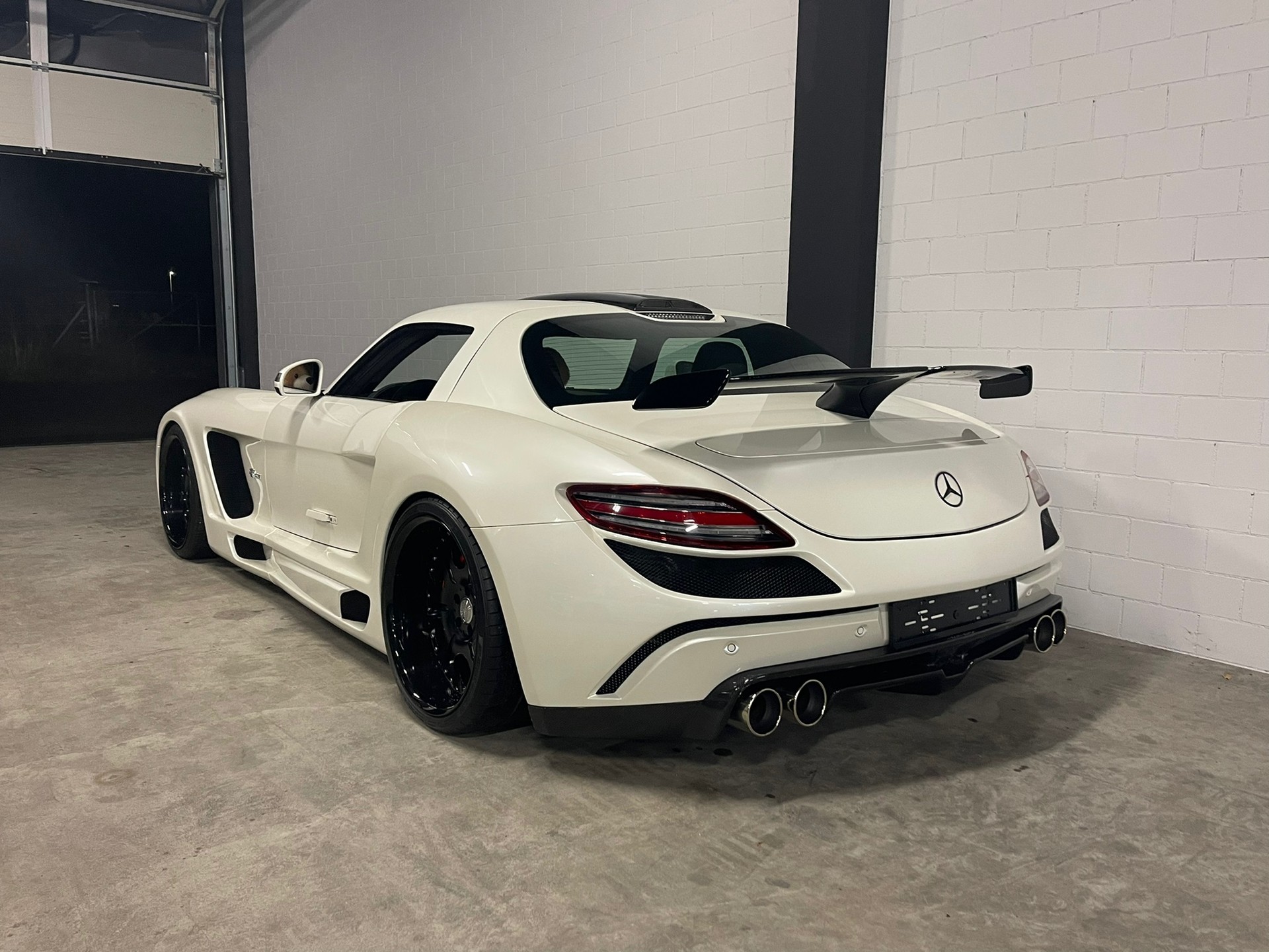 MERCEDES-BENZ SLS 63 AMG Speedshift FAB DESIGN GULLSTREAM-showroom-element-3