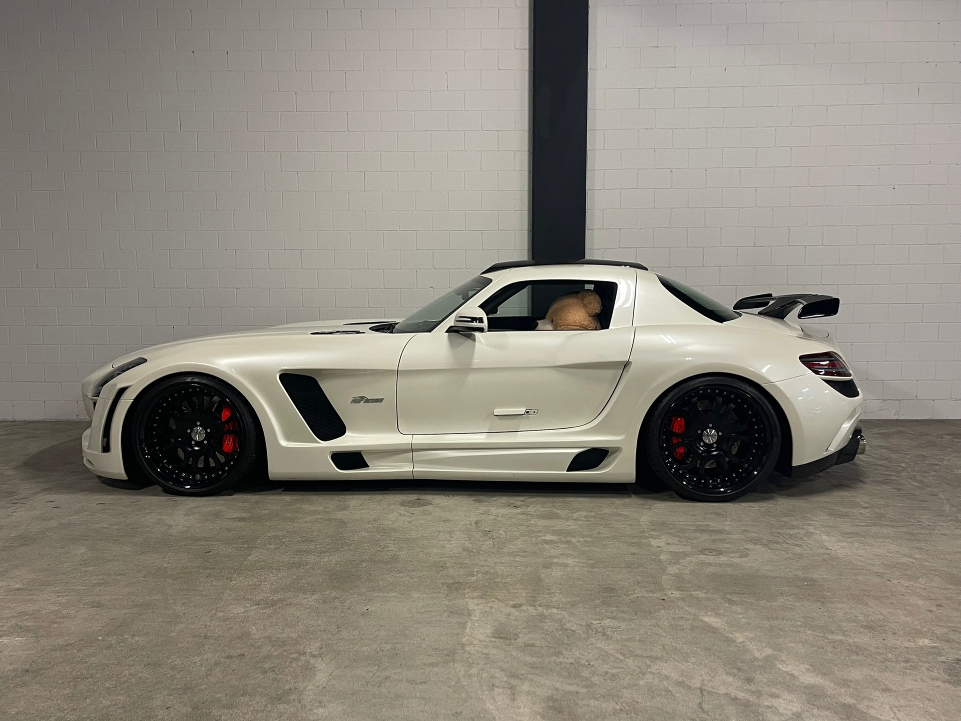 MERCEDES-BENZ SLS 63 AMG Speedshift FAB DESIGN GULLSTREAM