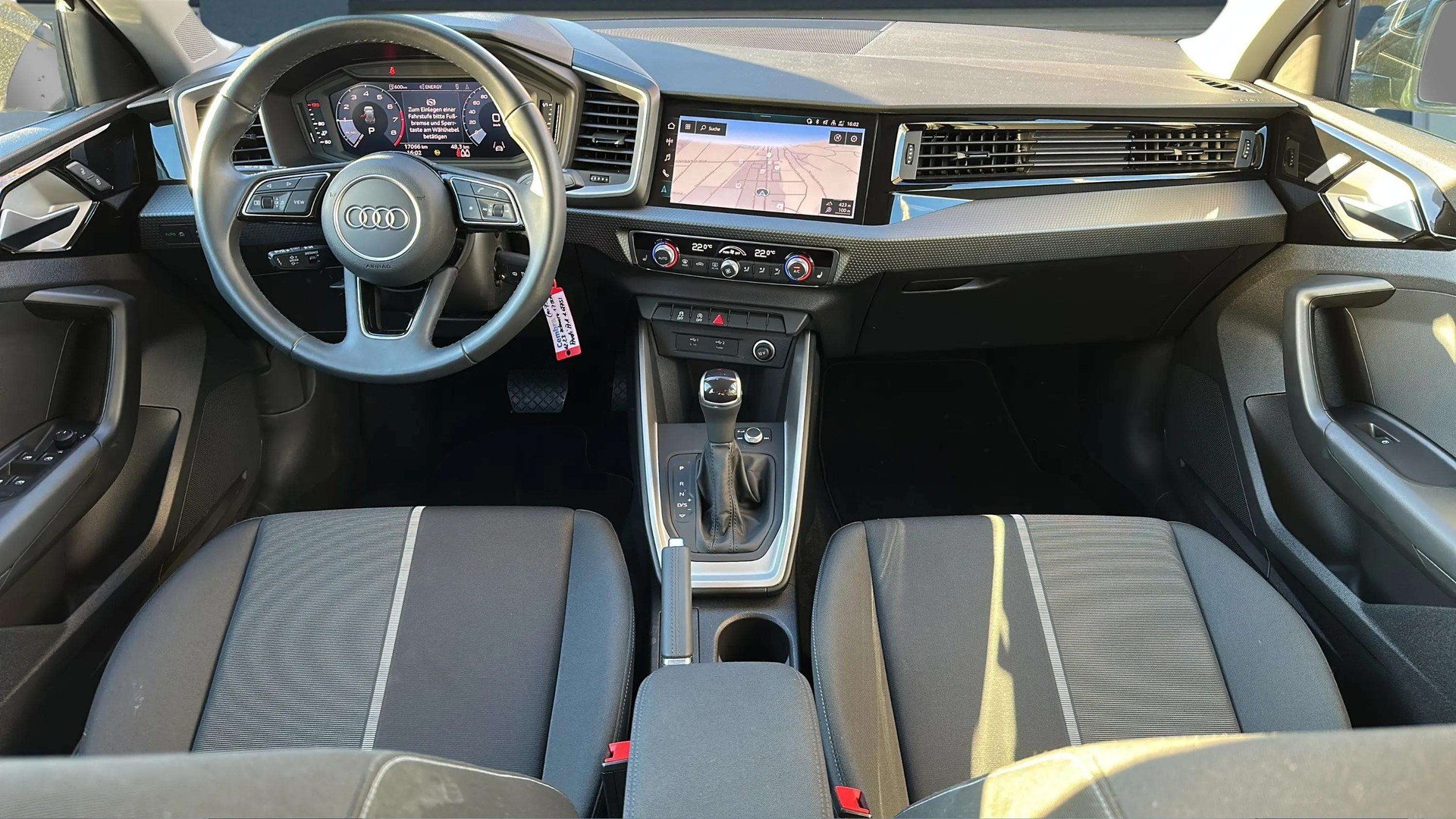 AUDI A1 Sportback 30 TFSI S-tronic Intense mit 5J Werksgarantie oder bis 100000km-image-9