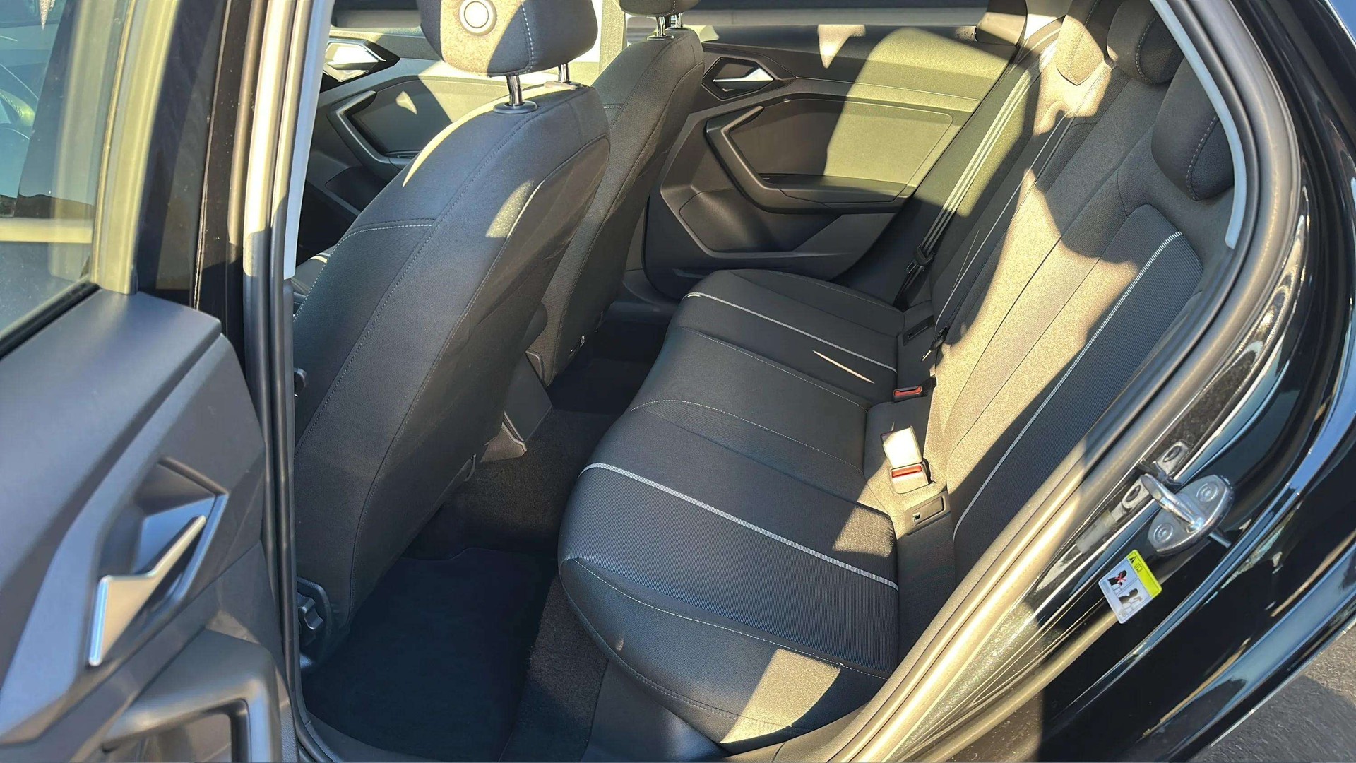 AUDI A1 Sportback 30 TFSI S-tronic Intense mit 5J Werksgarantie oder bis 100000km-image-12