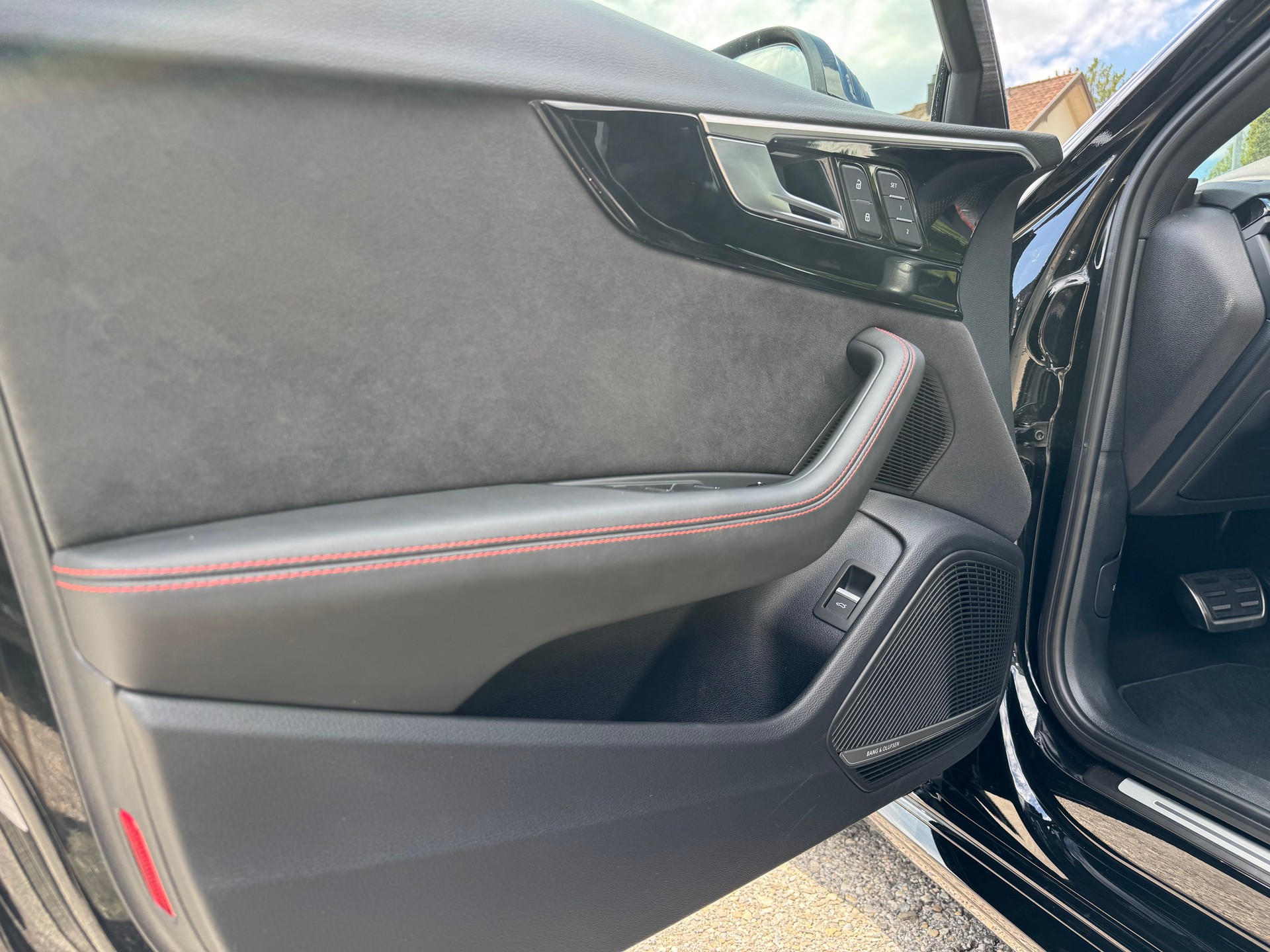 AUDI RS4 Avant quattro tiptronic-image-15