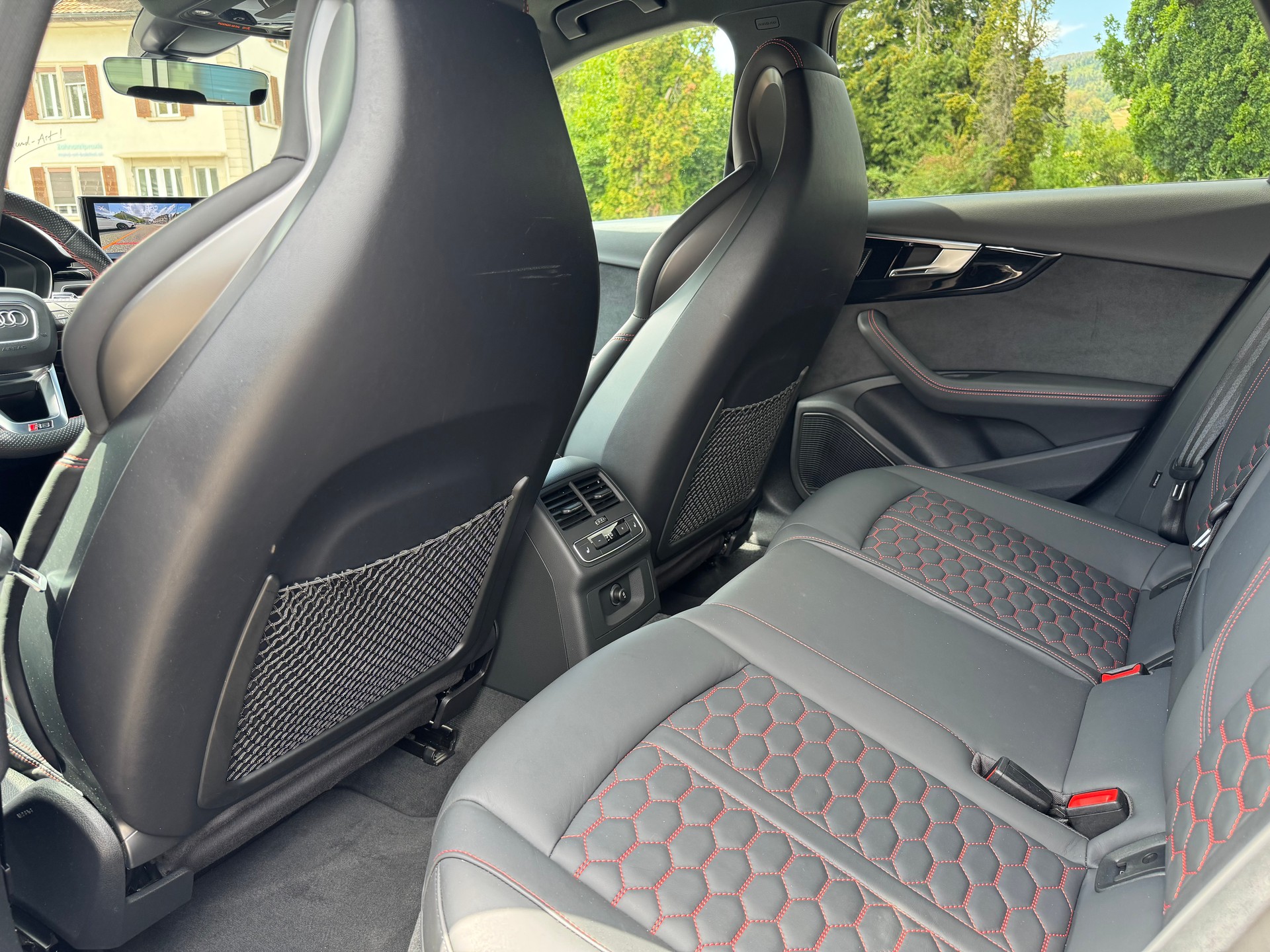 AUDI RS4 Avant quattro tiptronic-image-11