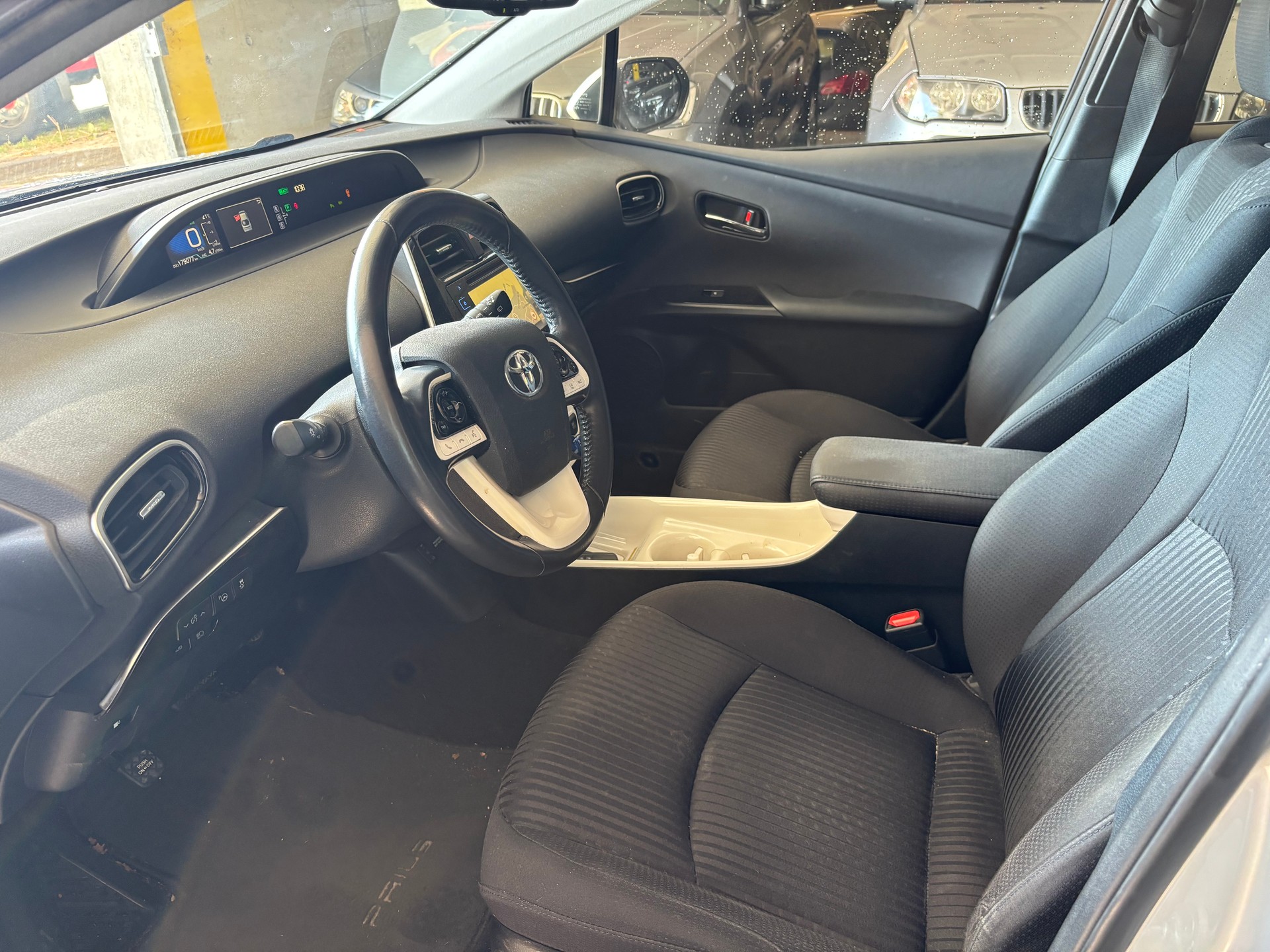 TOYOTA PRIUS-image-9