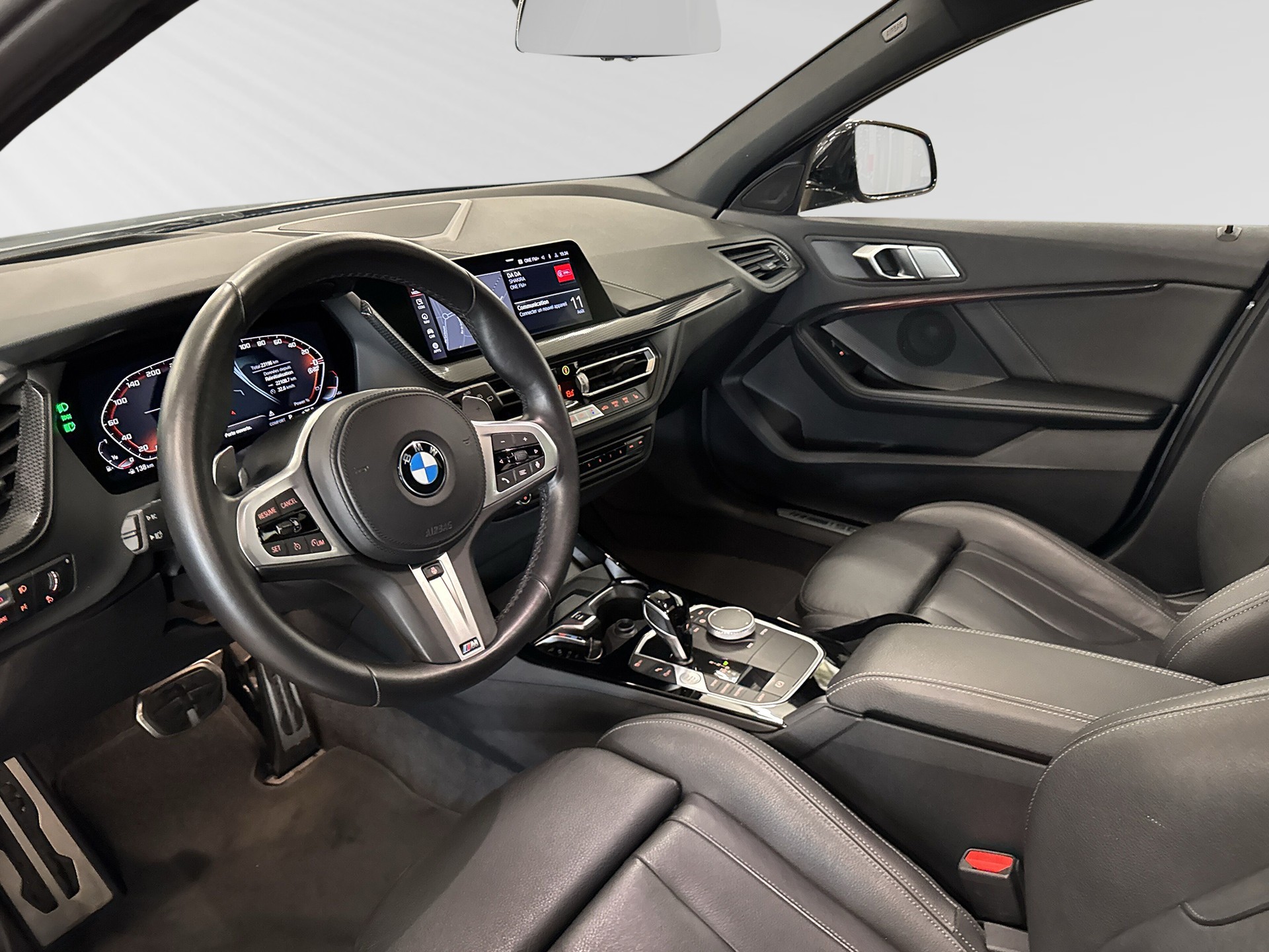 BMW M135i xDrive Steptronic-showroom-element-3
