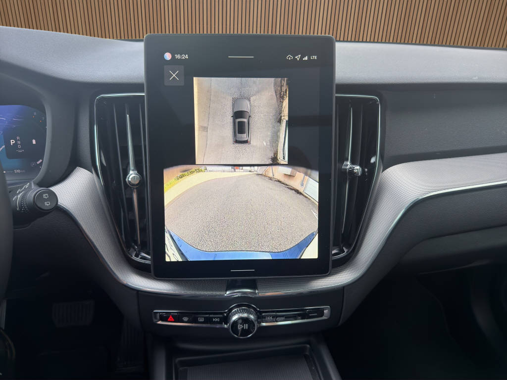 VOLVO XC60 2.0 B5 MH Plus Black Edition Plus AWD-image-18