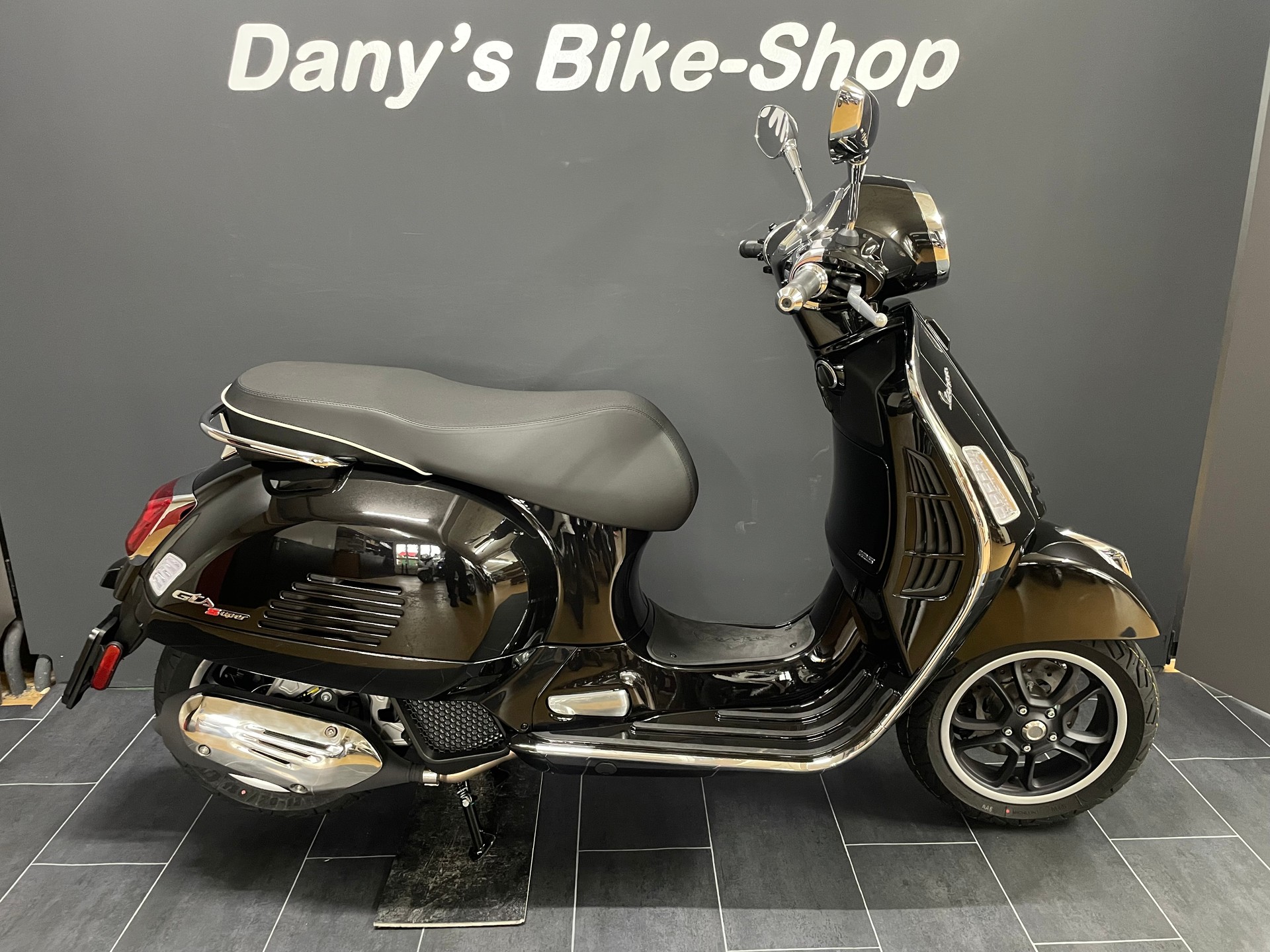 PIAGGIO Vespa GTS Super 125 MY25 E5+ (4 Jahre Garantie)-showroom-element-2