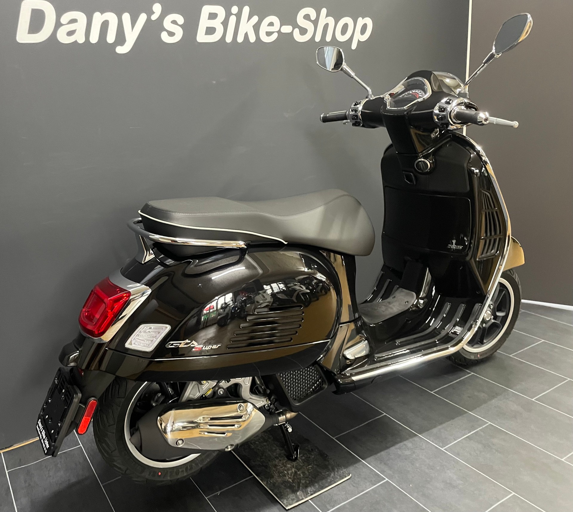PIAGGIO Vespa GTS Super 125 MY25 E5+ (4 Jahre Garantie)-showroom-element-3
