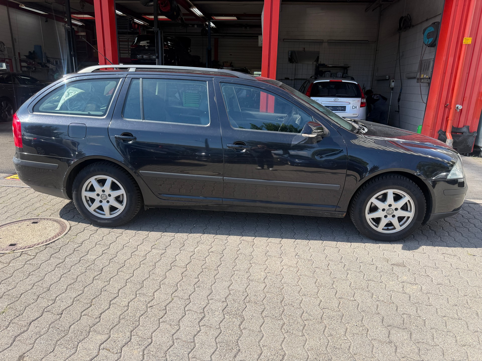 SKODA Octavia 2.0 FSI Elegance-showroom-element-3