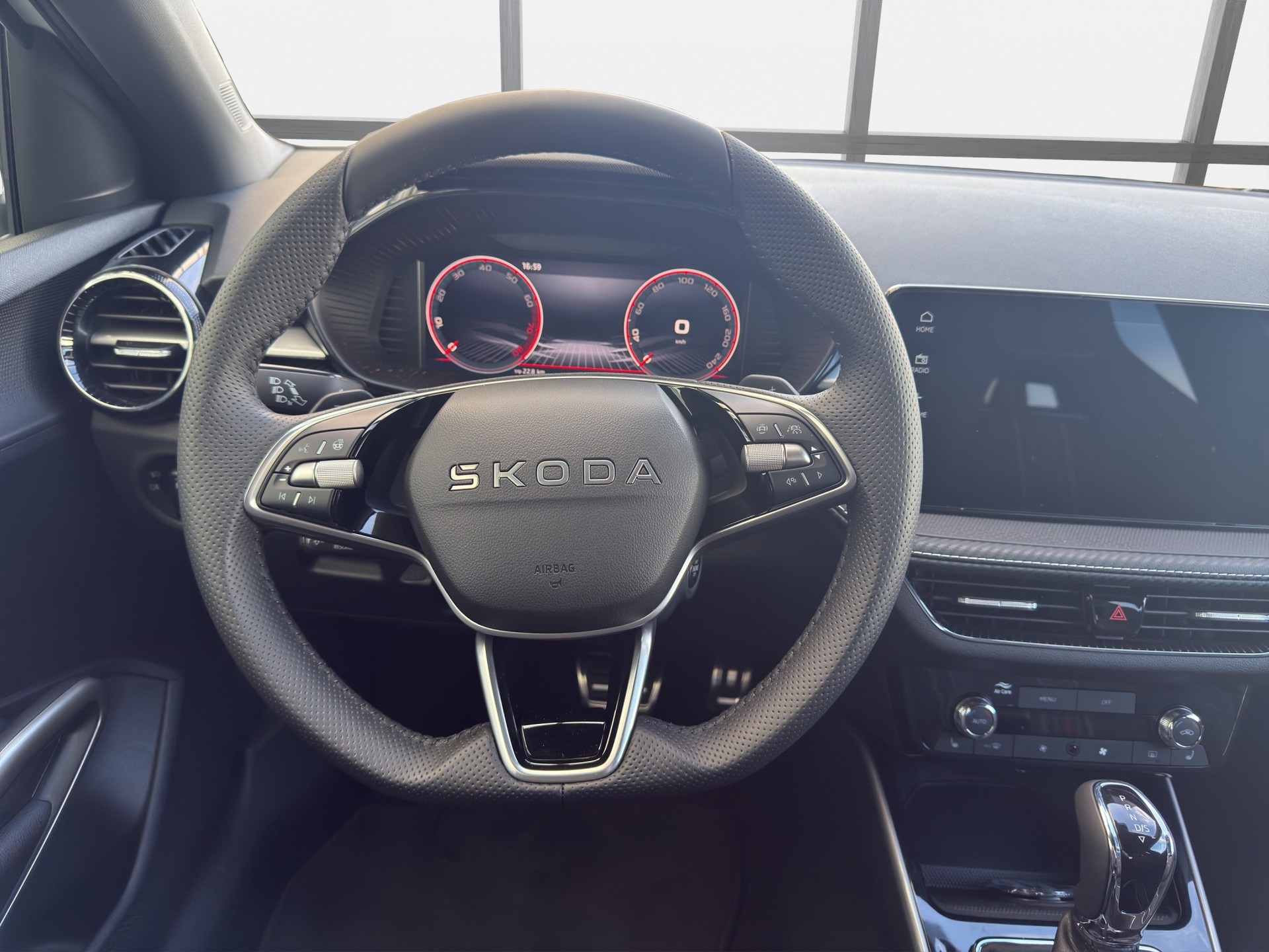 SKODA Fabia 1.5 TSI 130 DSG-image-9