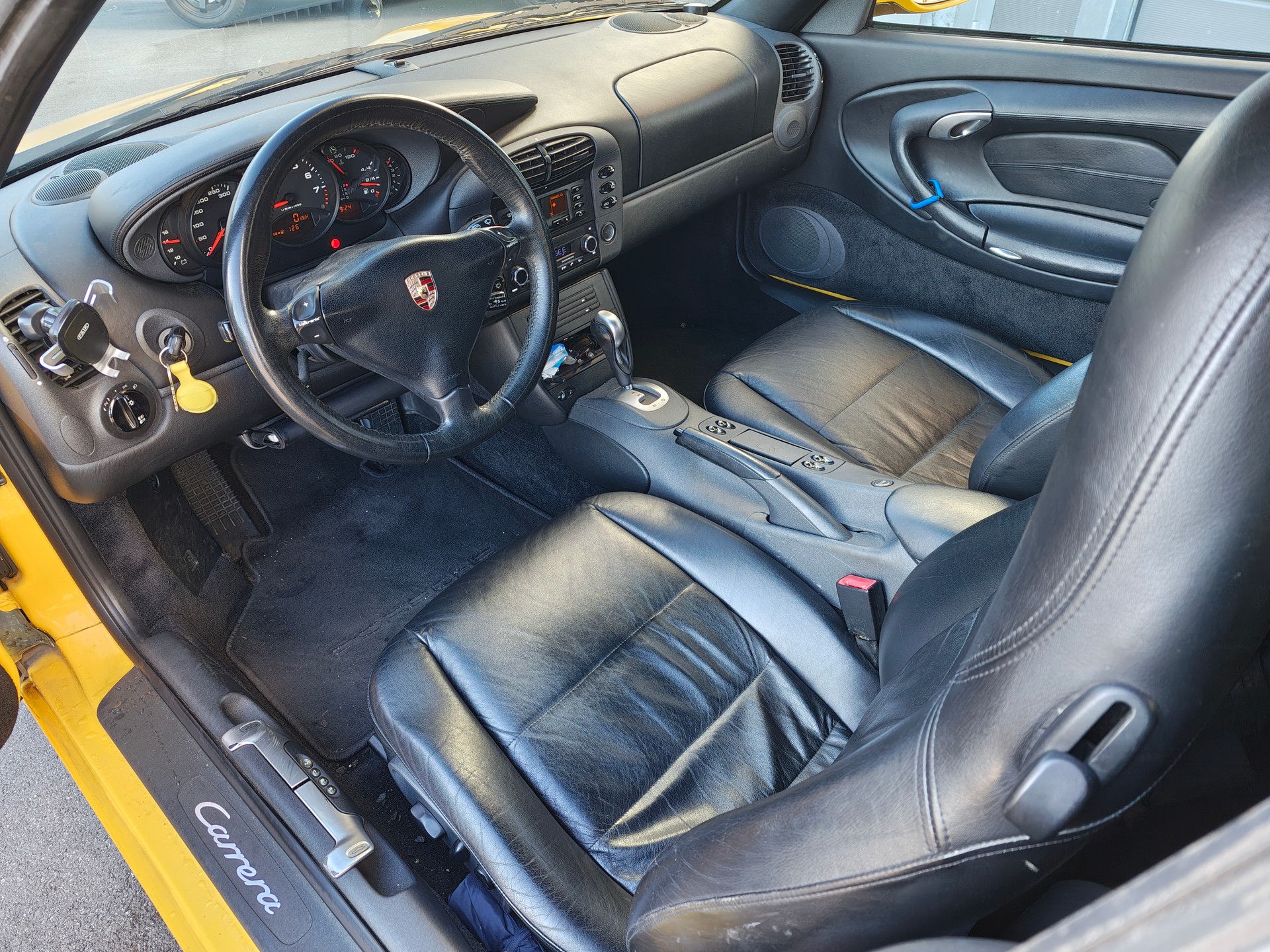 PORSCHE 911 Carrera Cabrio-image-2