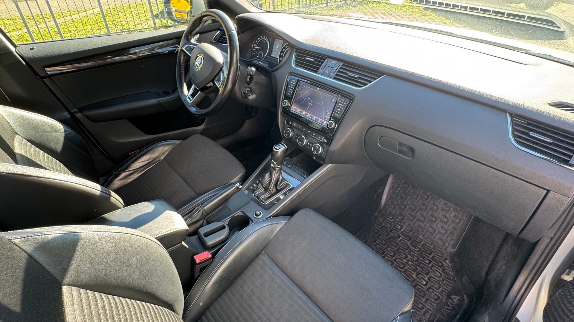 SKODA Octavia Combi 2.0 TDI RS DSG-image-10