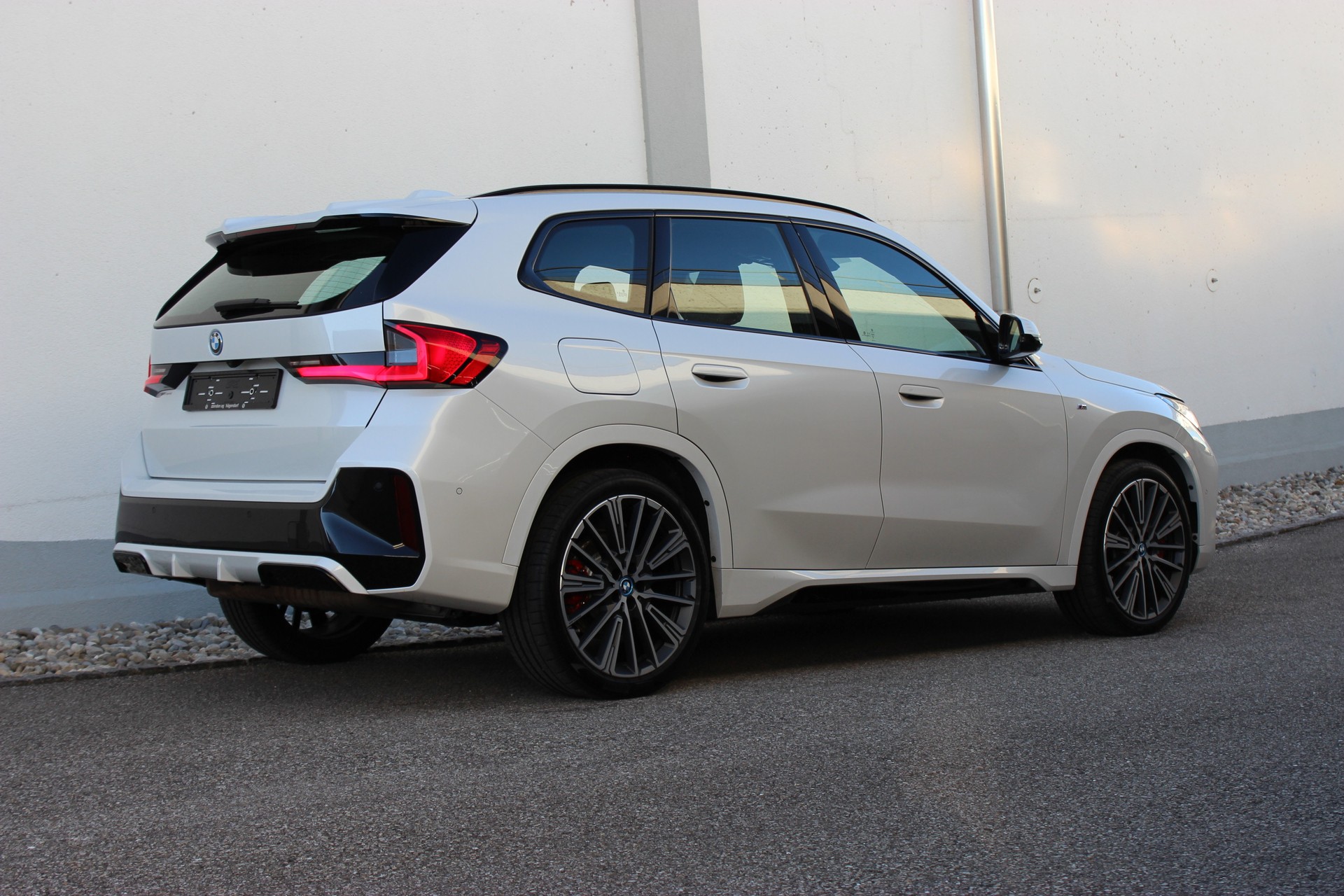 BMW X1 xDrive 30e M Sport Pro-showroom-element-2