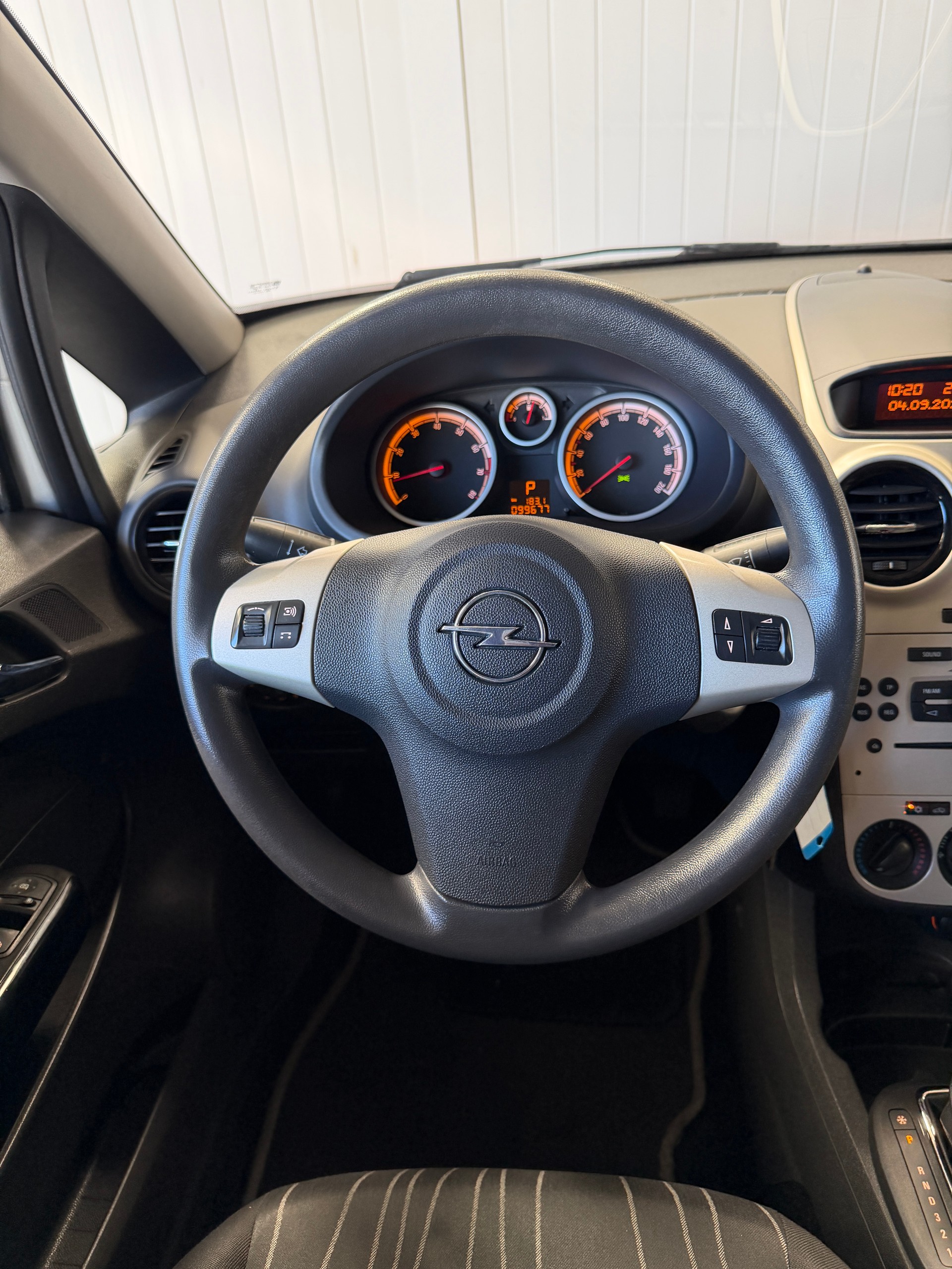 OPEL Corsa 1.4 Automatik-image-15