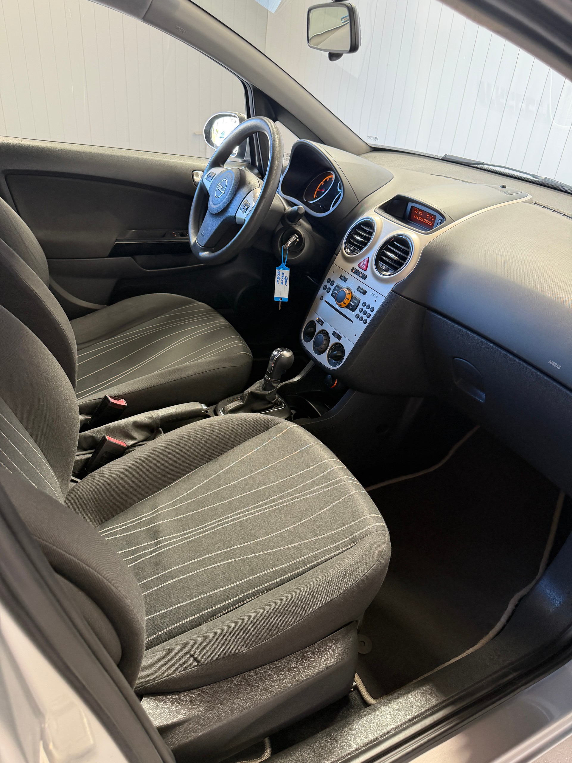OPEL Corsa 1.4 Automatik-image-11