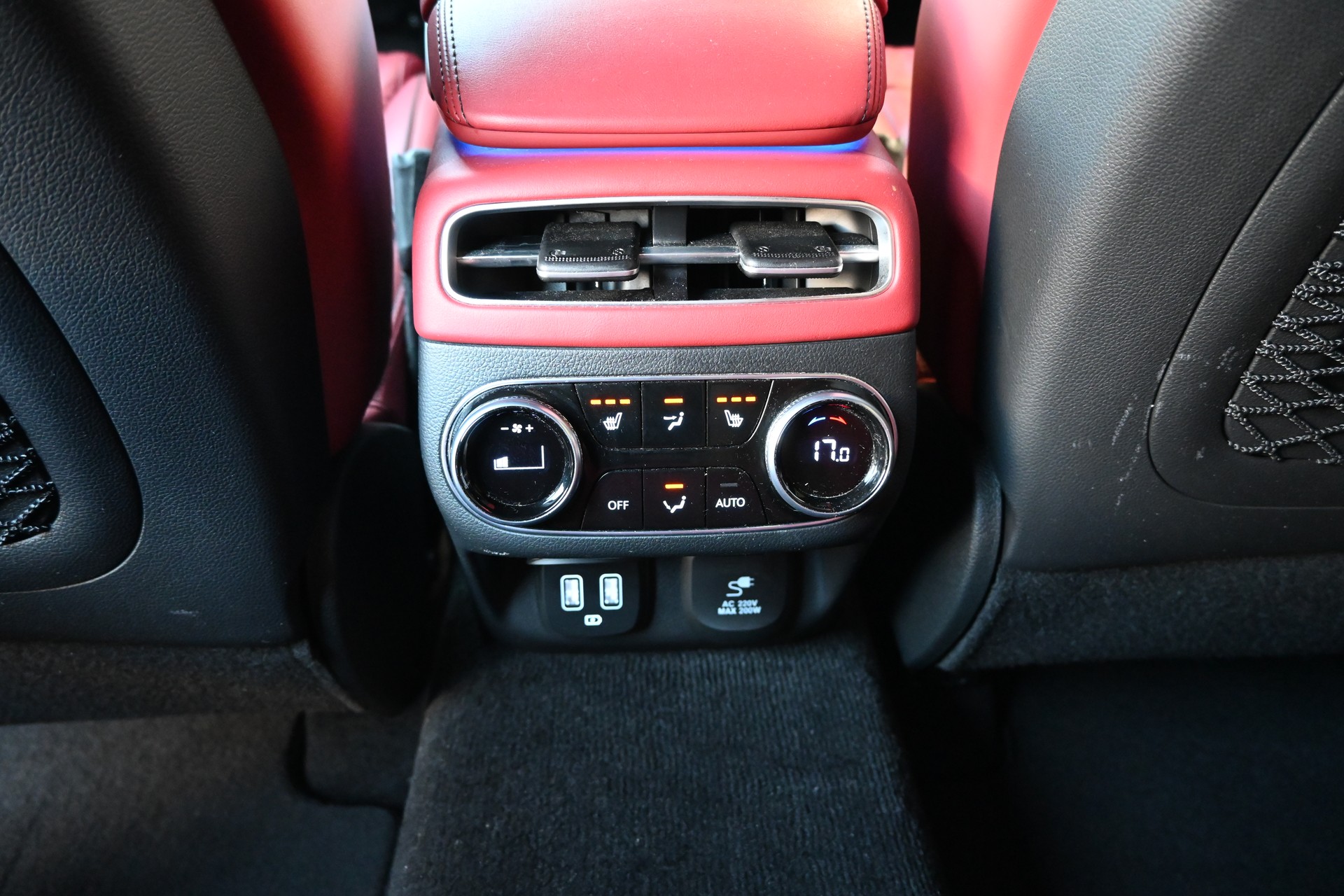GENESIS GV70 2.2 CRDI Luxury AT8 AWD 4x4 (CH Auto) + AHK 2500kg-image-17