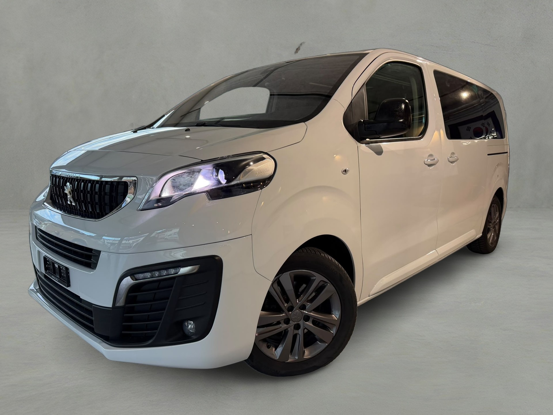 PEUGEOT Traveller 2.0 BlueHDi Business VIP Standard EAT8