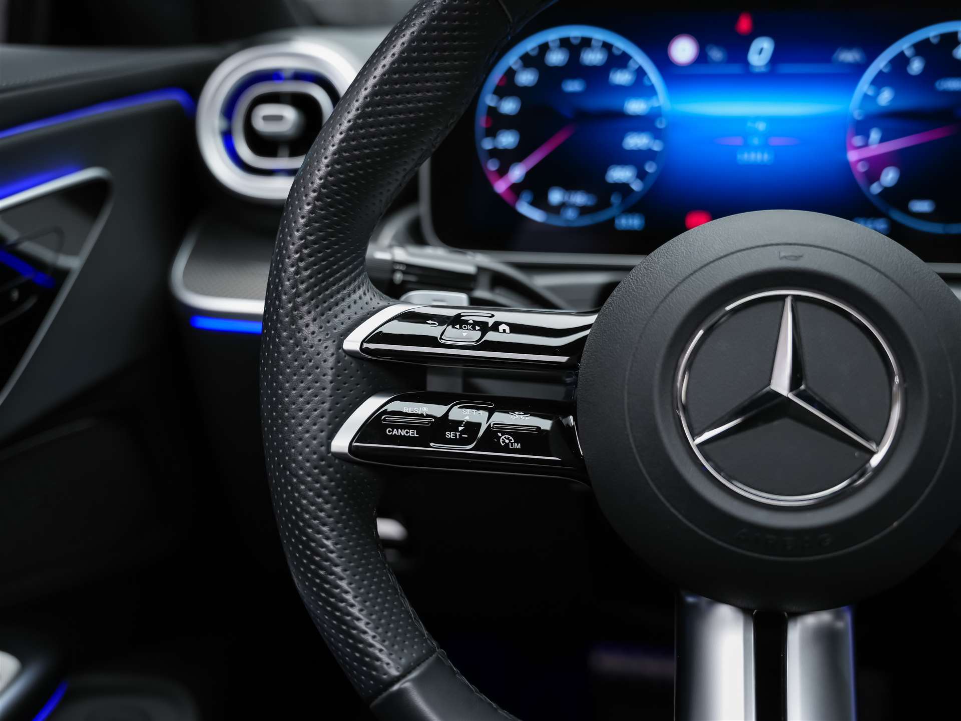 MERCEDES-BENZ CLE 200 Coupé AMG Line 9G-Tronic *Werksgarantie*Panorama*Lenkradheizung*-image-26