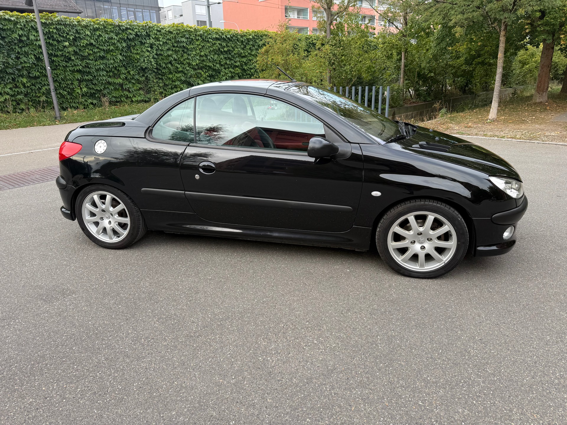 PEUGEOT 206 CC 2.0 16V Black & Silver Edition-showroom-element-3