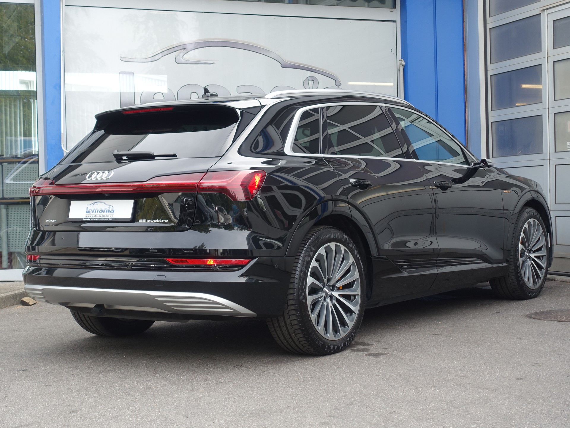 AUDI e-tron 55 S Line Black Edition quattro-showroom-element-3