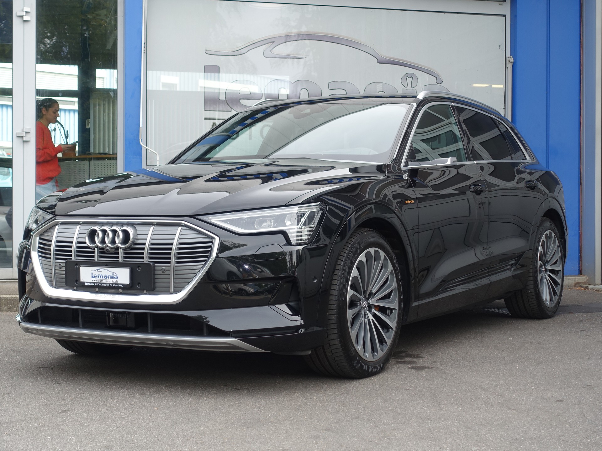 AUDI e-tron 55 S Line Black Edition quattro-showroom-element-1