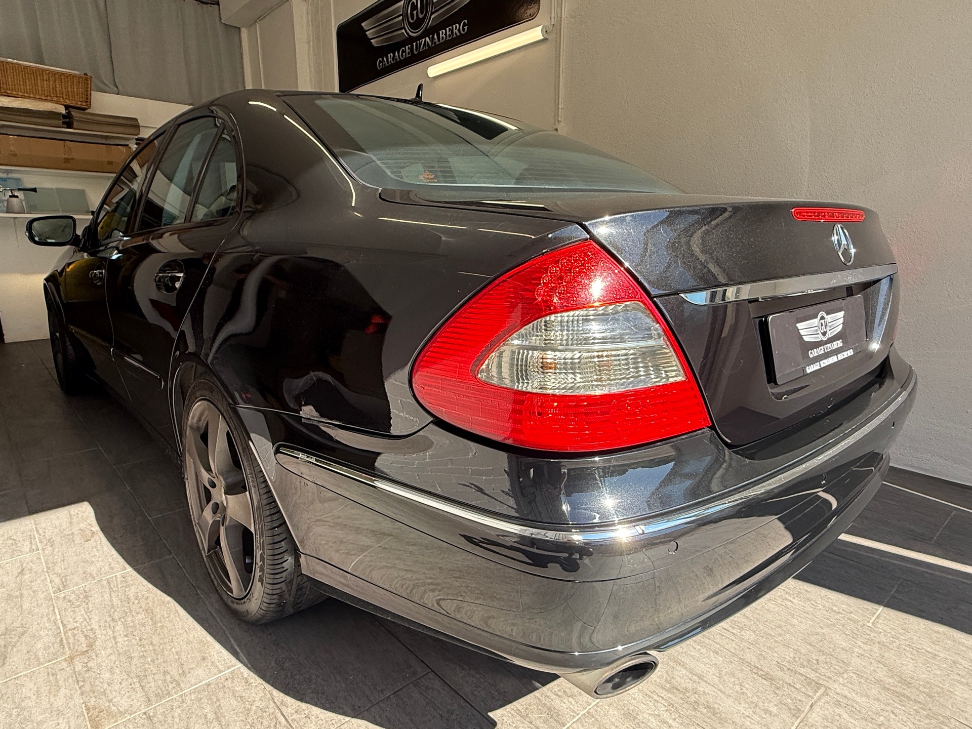 MERCEDES-BENZ E 350 CGI Elégance 7G-Tronic-showroom-element-2
