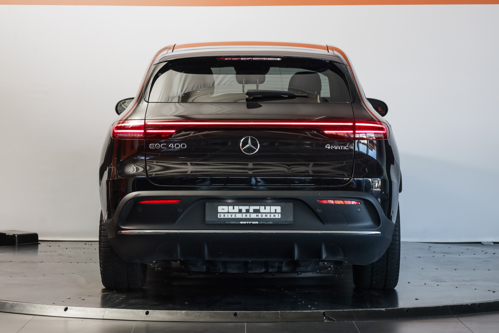 MERCEDES-BENZ EQC 400 AMG Line 4Matic Sièges ventilés / Burmester / Head-up-showroom-element-3