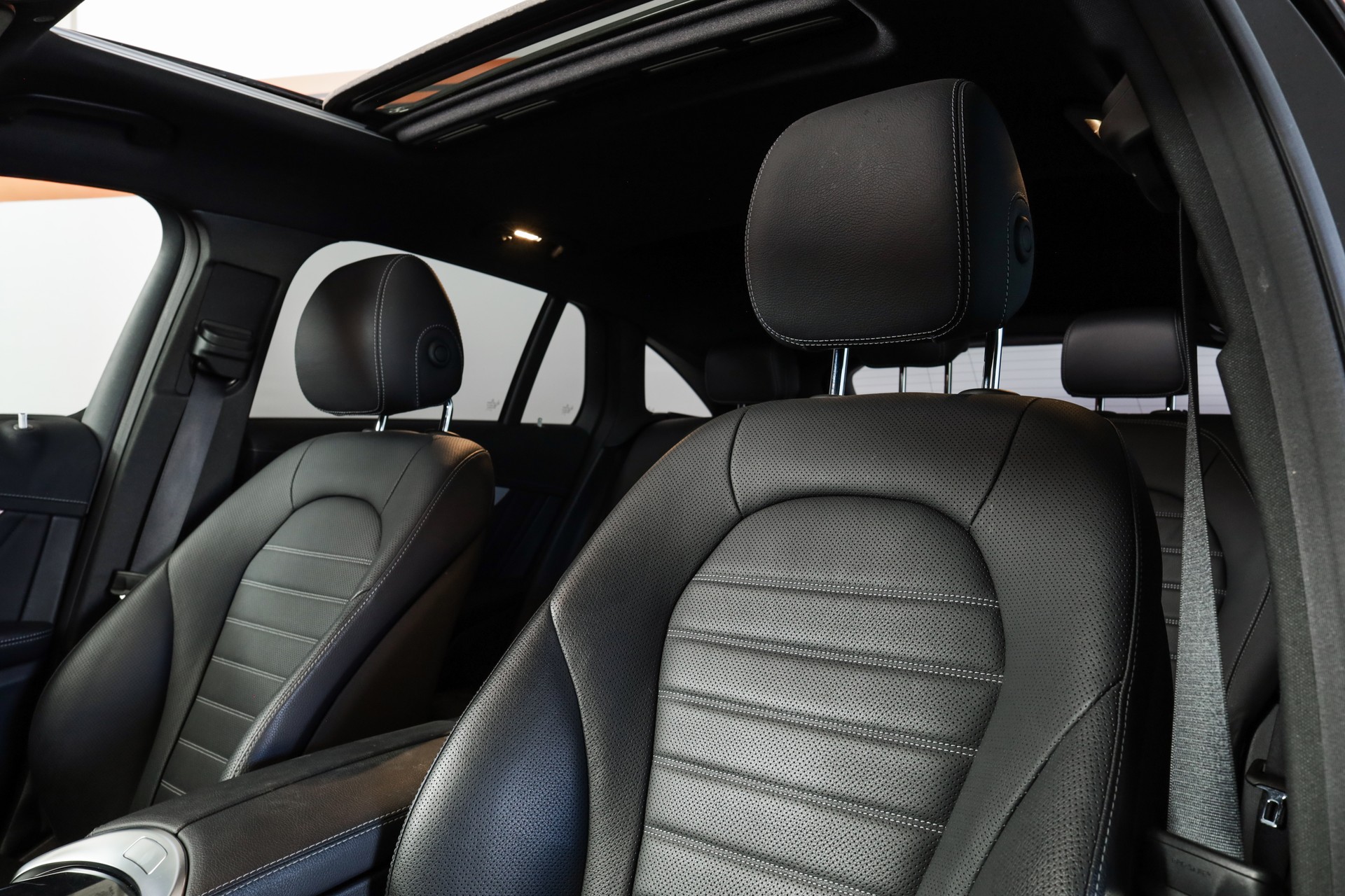 MERCEDES-BENZ EQC 400 AMG Line 4Matic Sièges ventilés / Burmester / Head-up-image-10