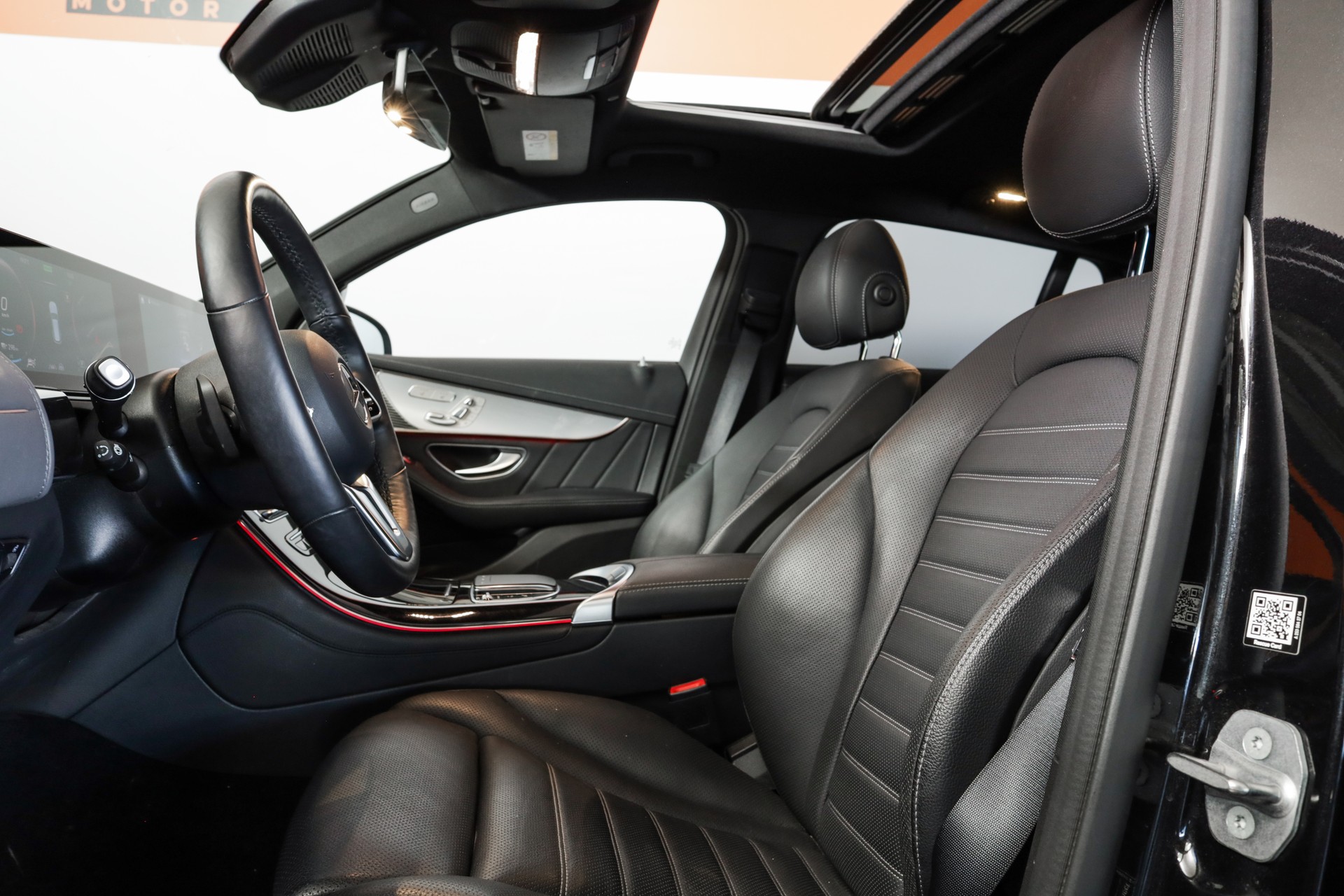 MERCEDES-BENZ EQC 400 AMG Line 4Matic Sièges ventilés / Burmester / Head-up-image-11