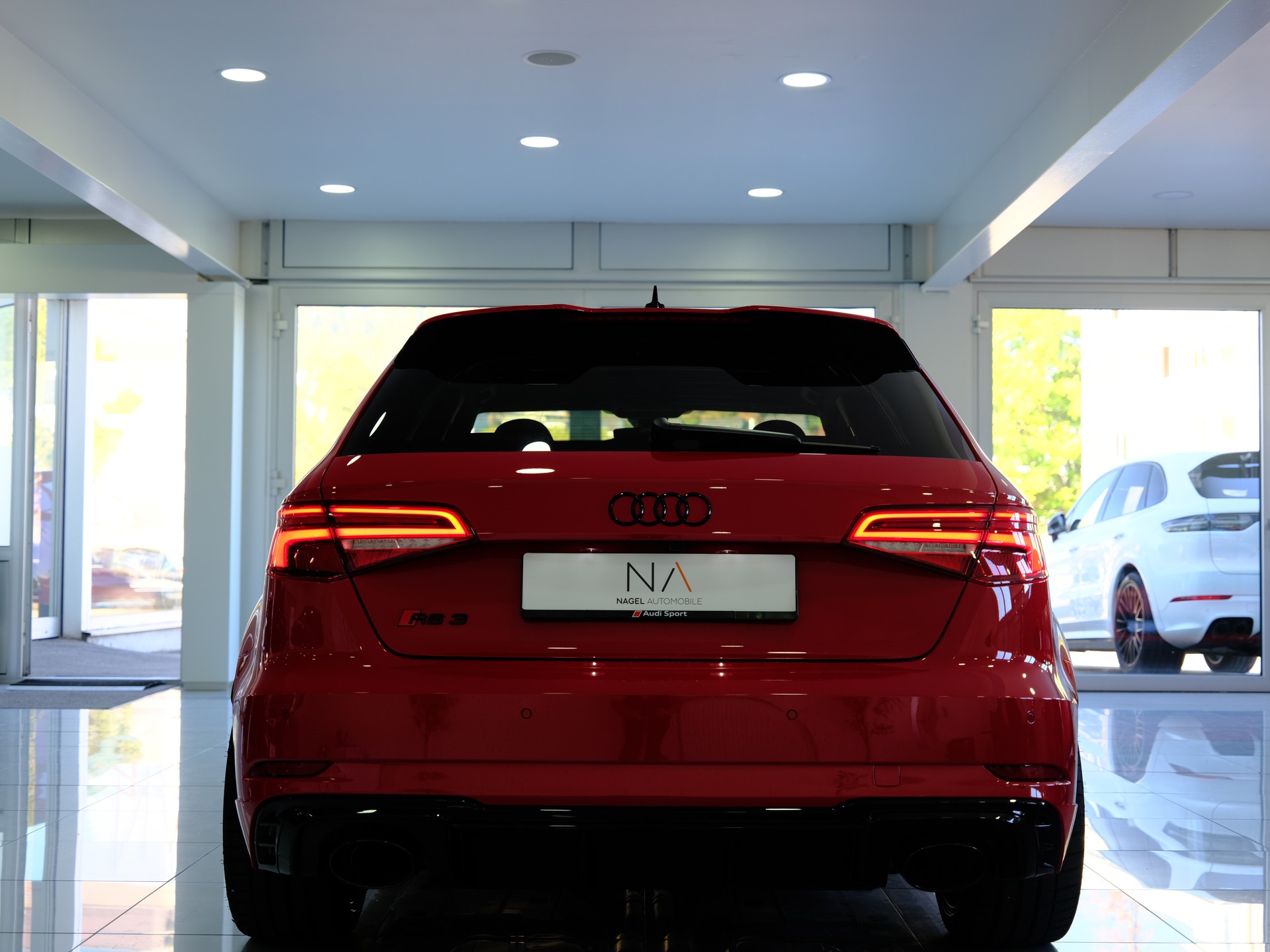 AUDI RS3 Sportback 2.5 TSI quattro S-tronic *Service Package* *Sonderlackierung*-image-5