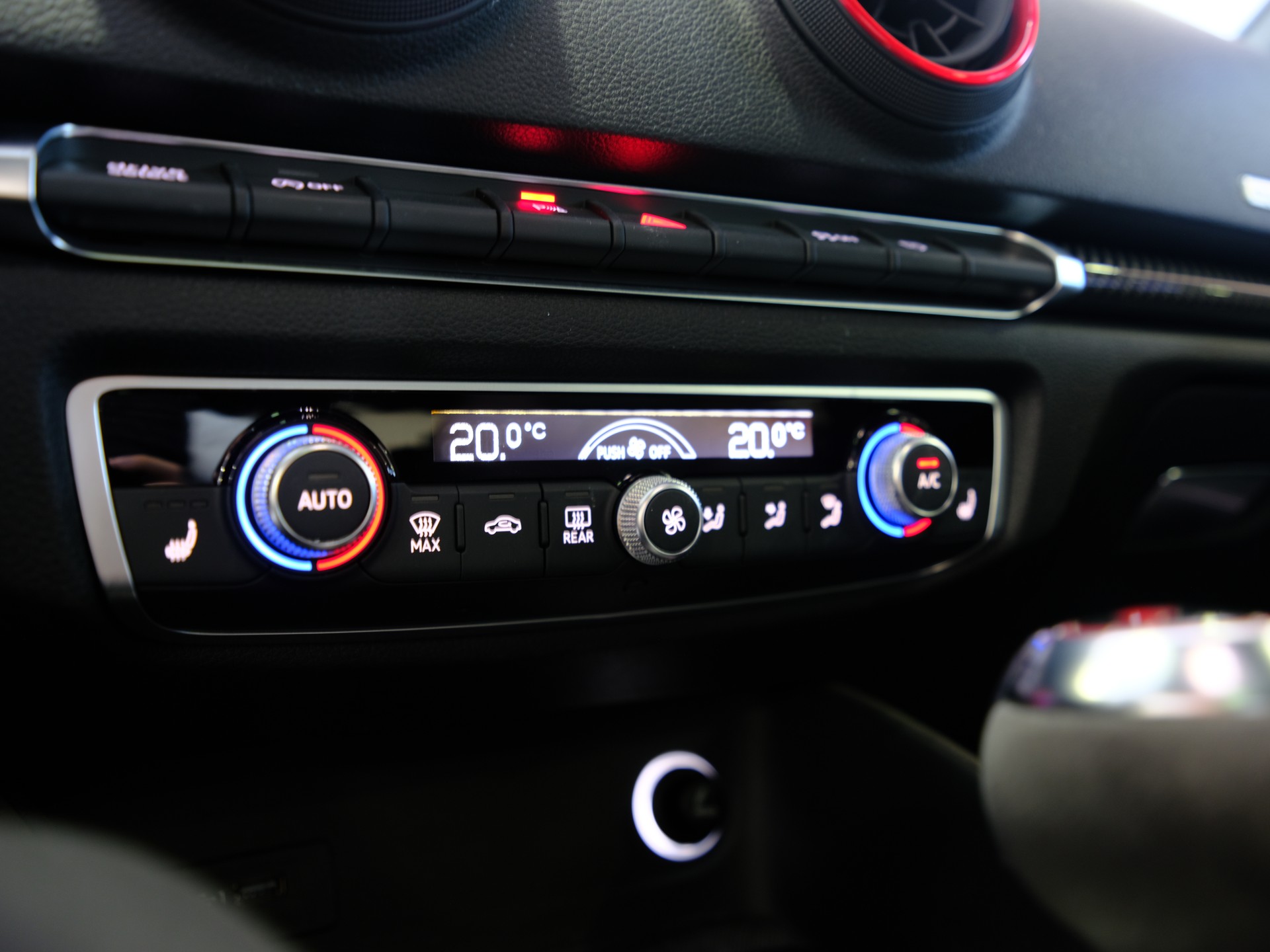 AUDI RS3 Sportback 2.5 TSI quattro S-tronic *Service Package* *Sonderlackierung*-image-28