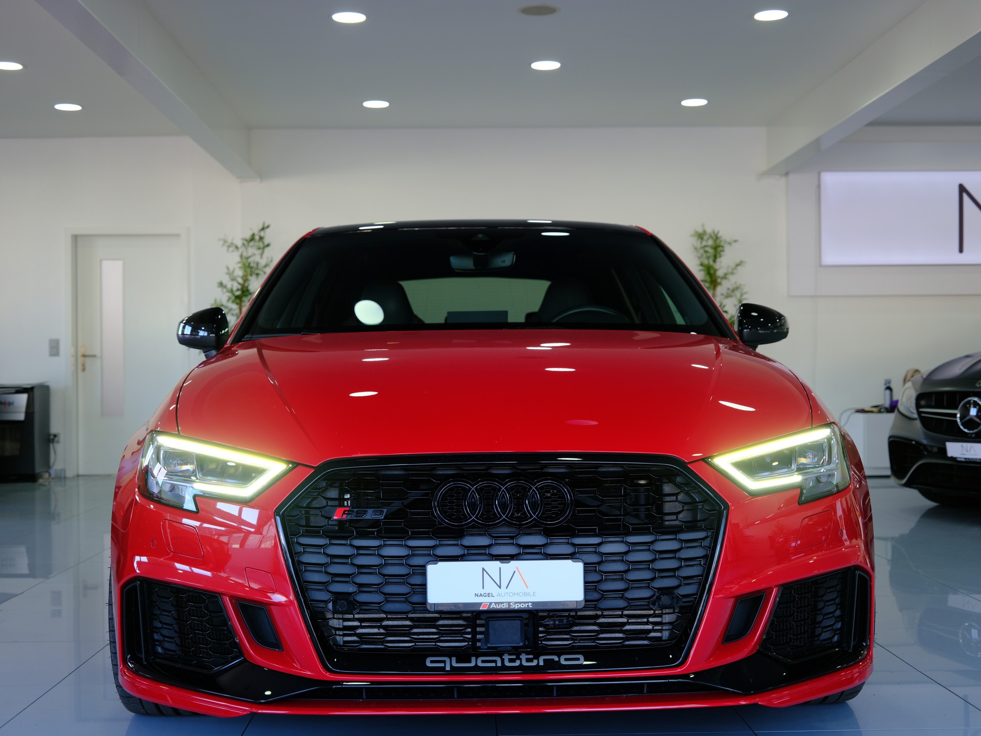AUDI RS3 Sportback 2.5 TSI quattro S-tronic *Service Package* *Sonderlackierung*-showroom-element-2