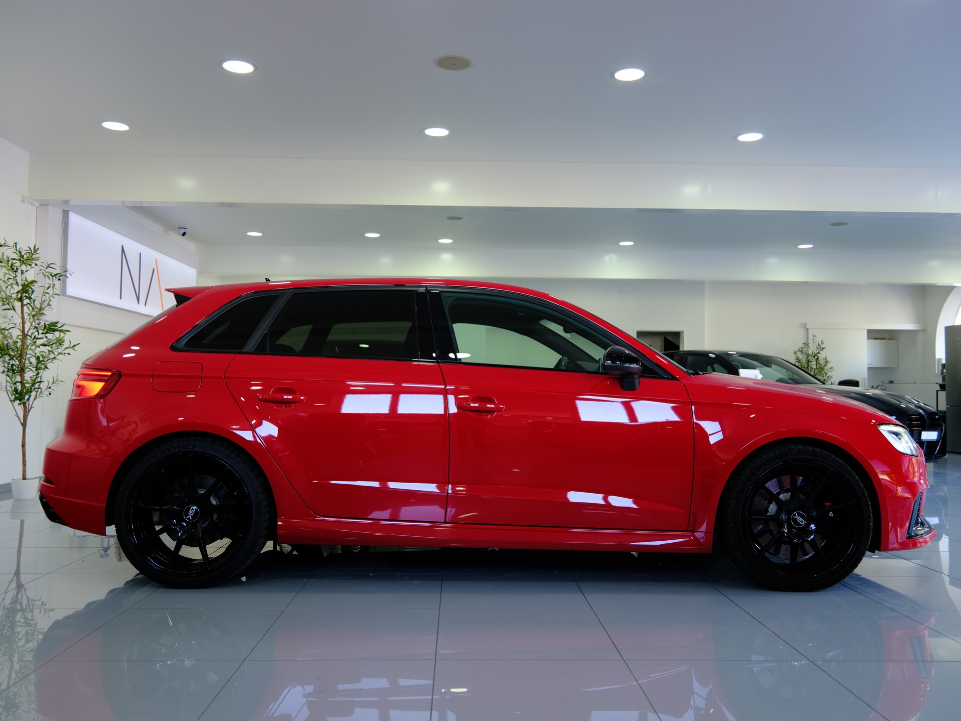 AUDI RS3 Sportback 2.5 TSI quattro S-tronic *Service Package* *Sonderlackierung*-image-9