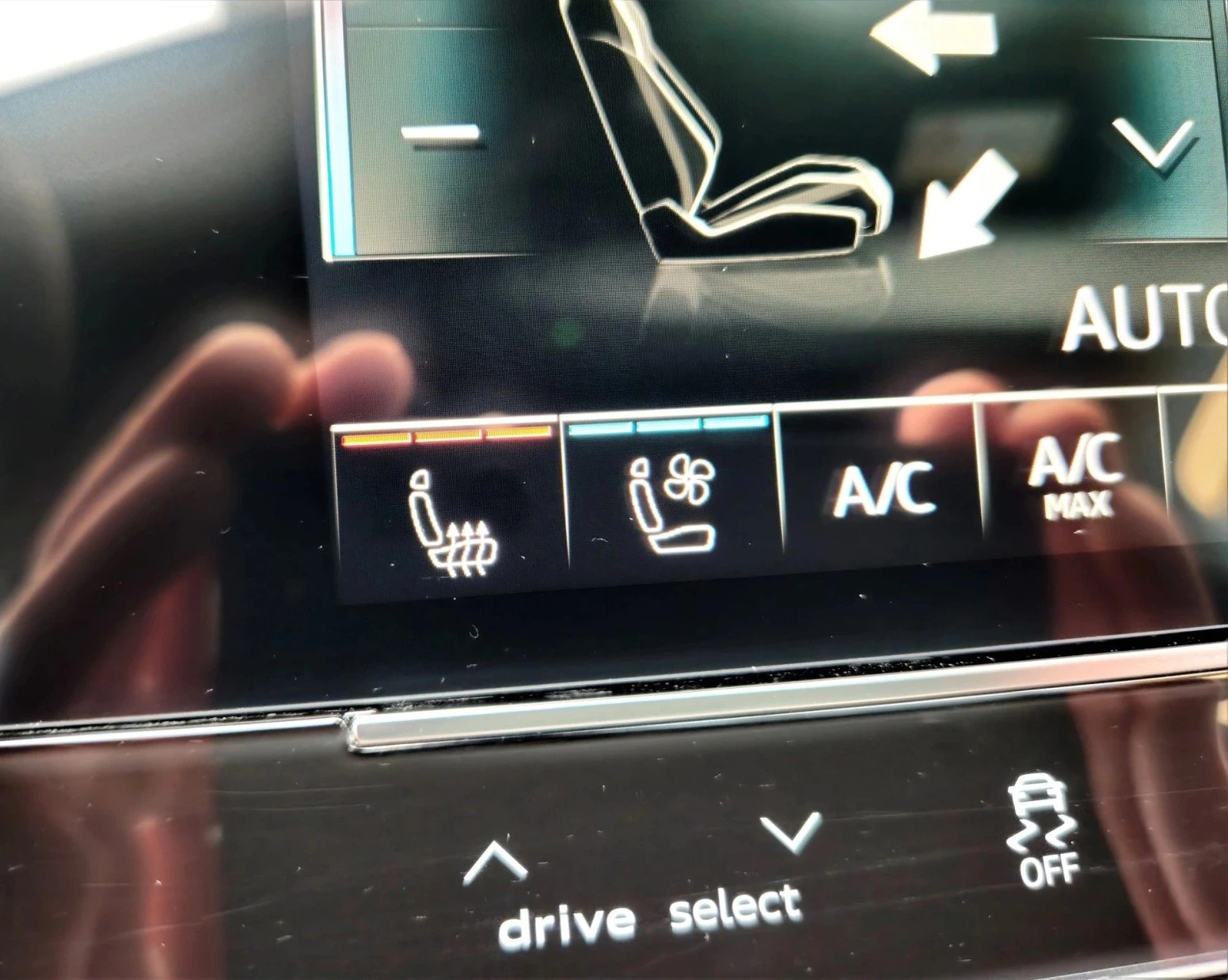 AUDI RS6 Avant 4.0 TFSI V8 Quattro / Keramik - Top Ausstattung-image-14