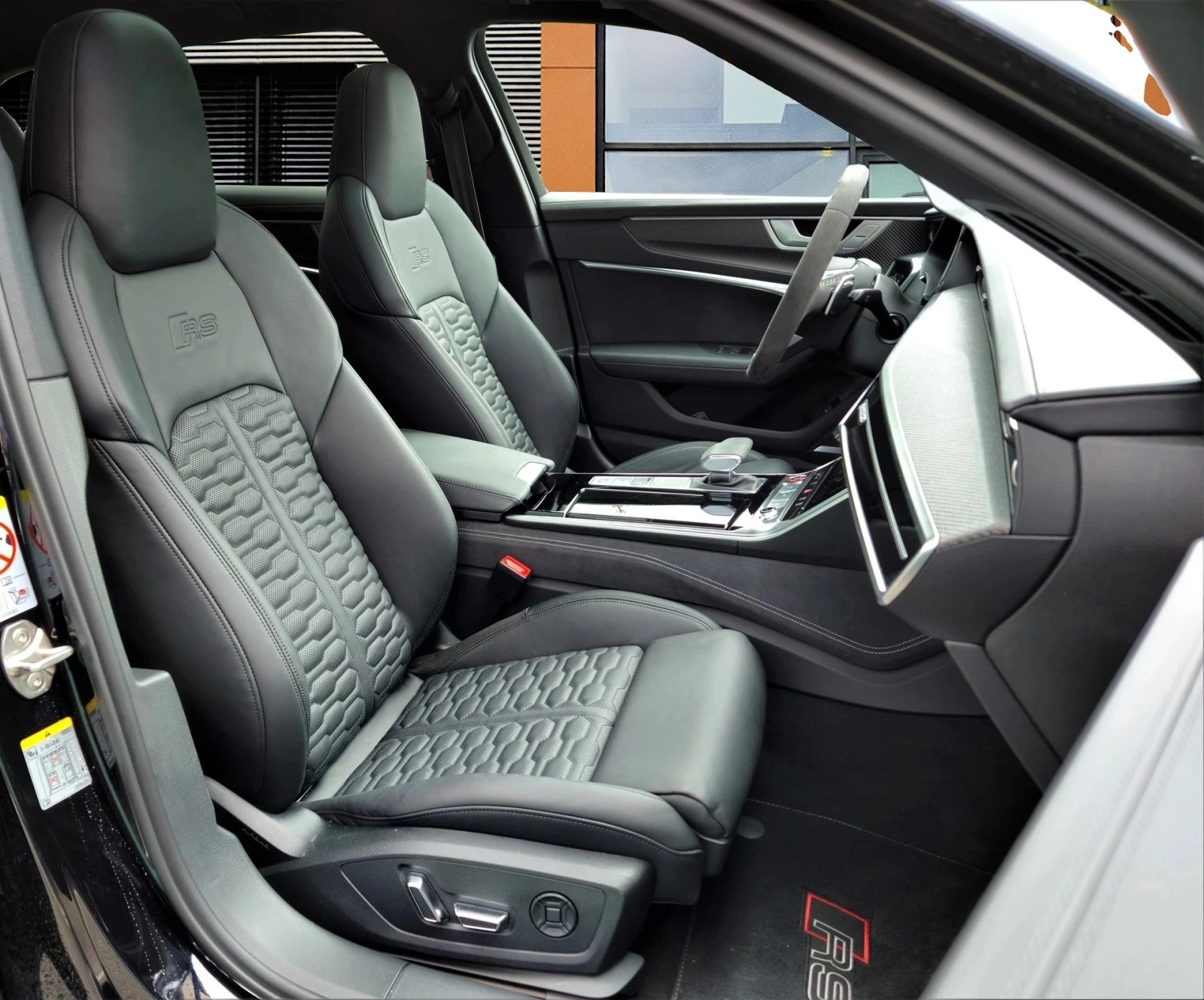 AUDI RS6 Avant 4.0 TFSI V8 Quattro / Keramik - Top Ausstattung-image-7