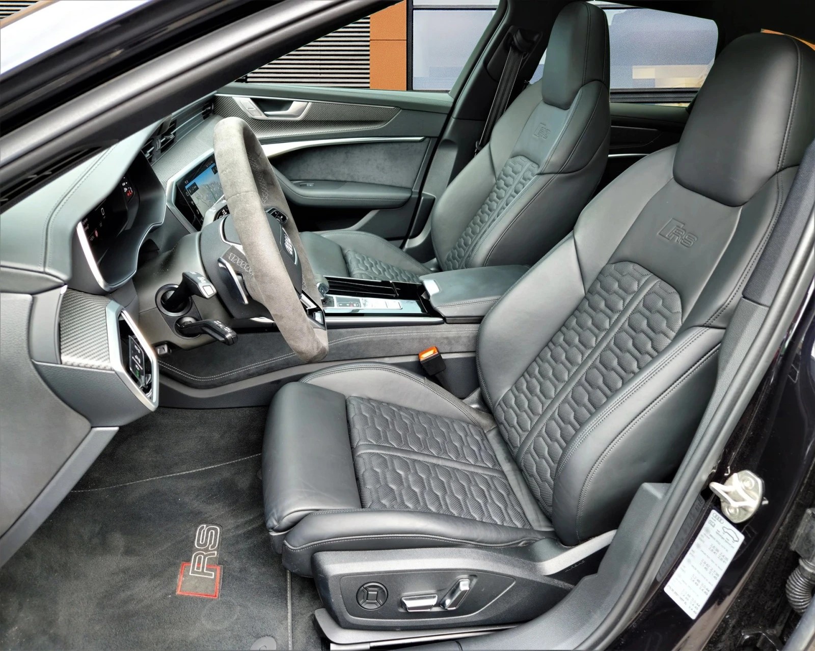 AUDI RS6 Avant 4.0 TFSI V8 Quattro / Keramik - Top Ausstattung-image-6