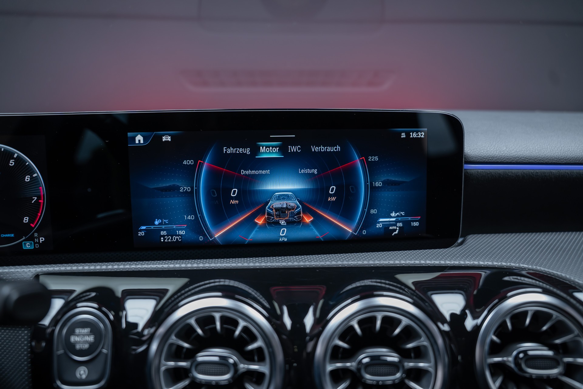MERCEDES-BENZ A 35 AMG 4matic / Facelift / Panorama-Schiebedach / Rückfahrkamera-image-34