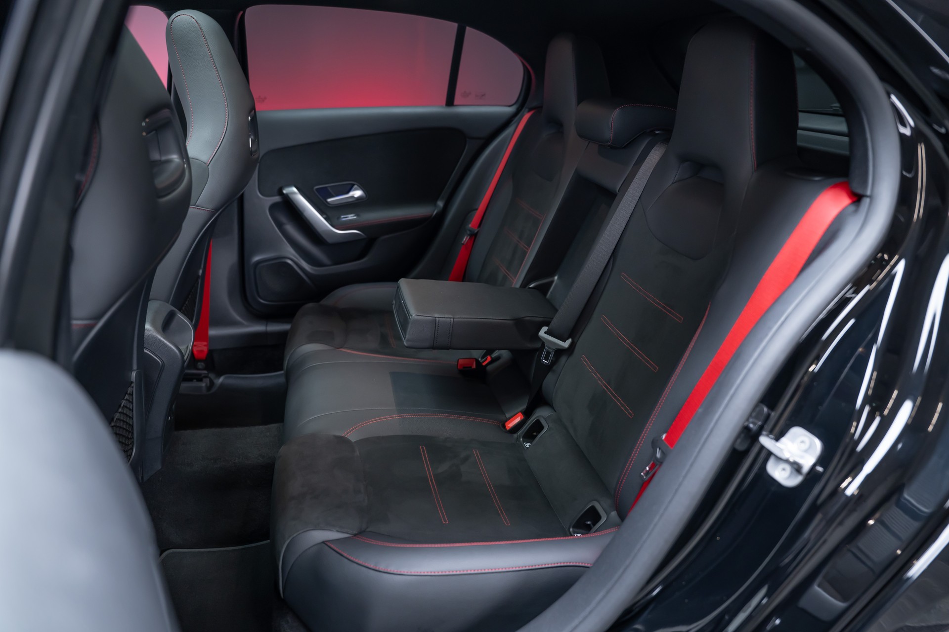 MERCEDES-BENZ A 35 AMG 4matic / Facelift / Panorama-Schiebedach / Rückfahrkamera-image-17