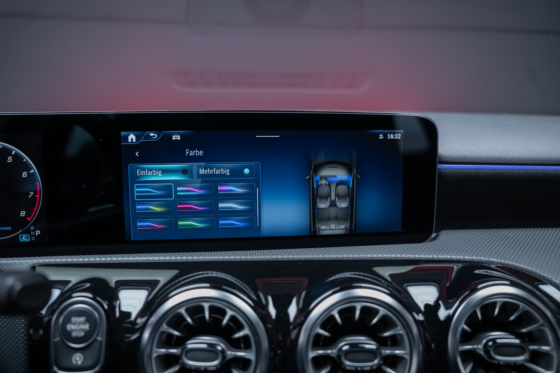 MERCEDES-BENZ A 35 AMG 4matic / Facelift / Panorama-Schiebedach / Rückfahrkamera-image-32
