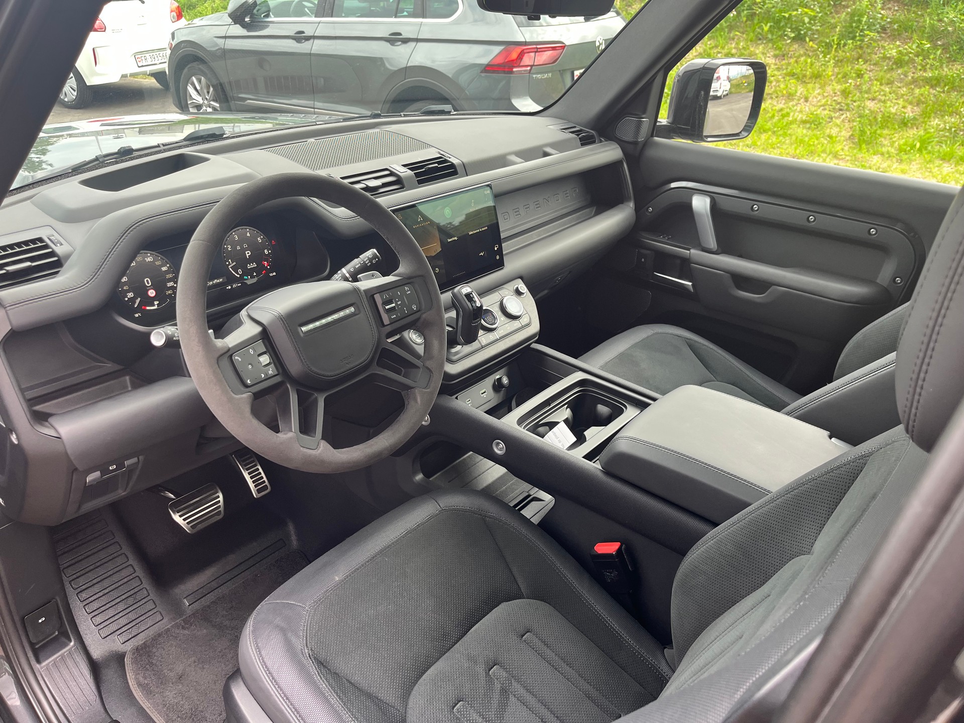LAND ROVER Defender 90 525 V8 5.0 Carpathian Edition AT8-image-3