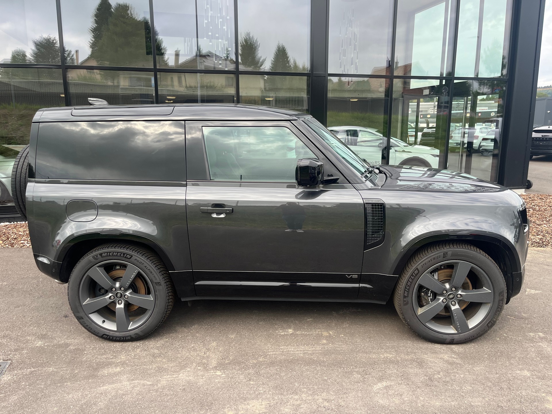 LAND ROVER Defender 90 525 V8 5.0 Carpathian Edition AT8-image-2